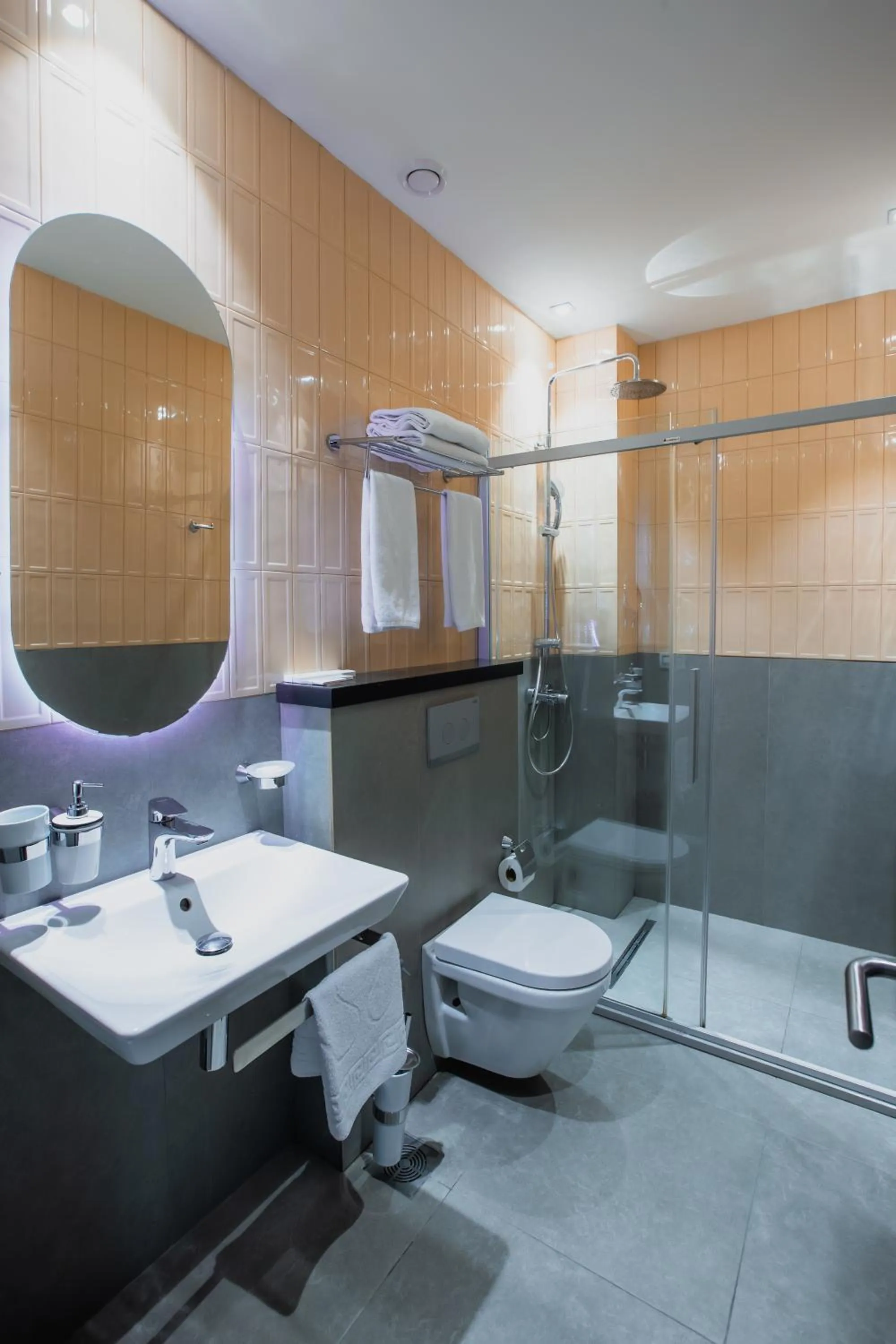 Shower in Ivy Garden Hotel Baku