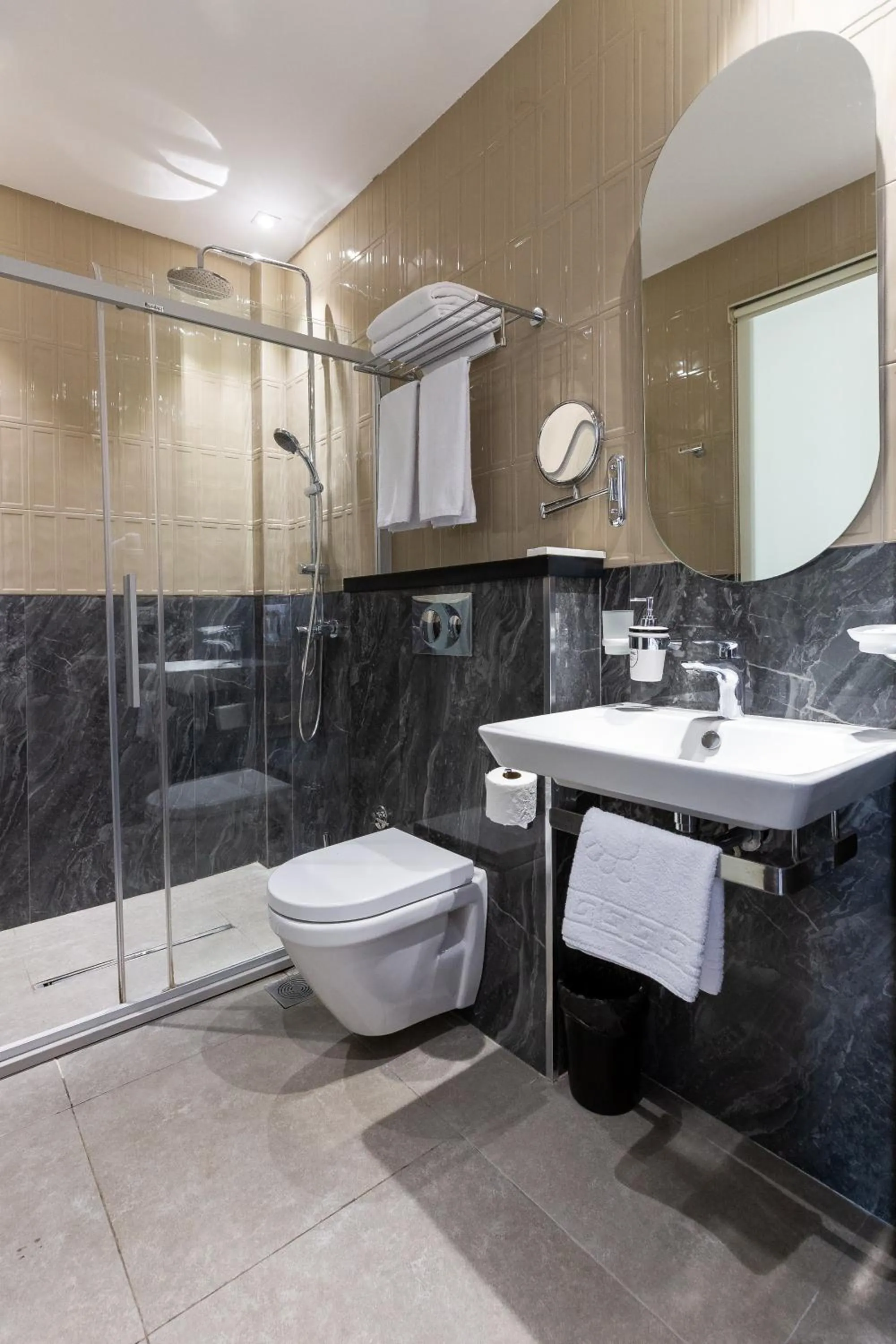 Shower in Ivy Garden Hotel Baku