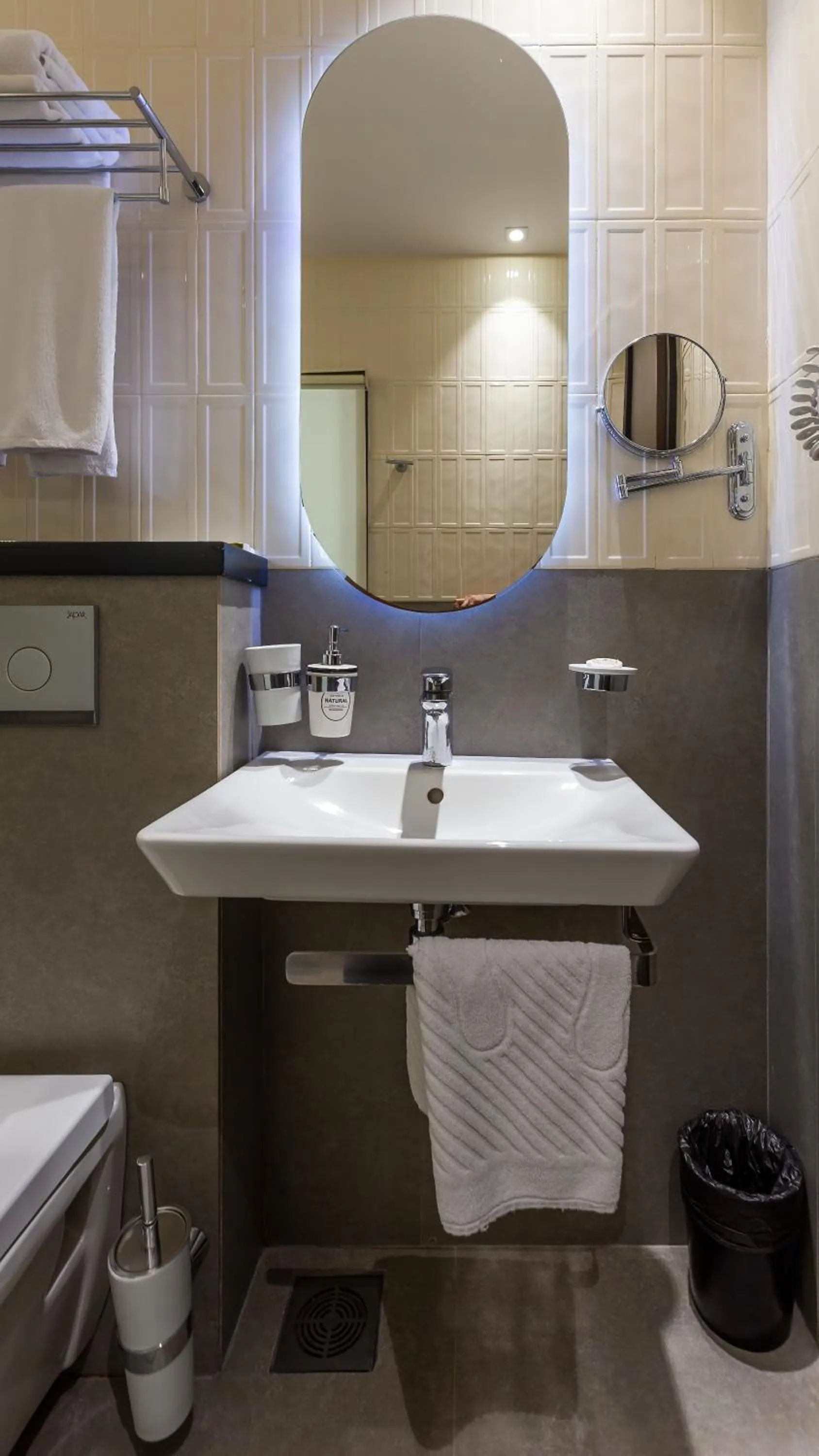 Shower in Ivy Garden Hotel Baku