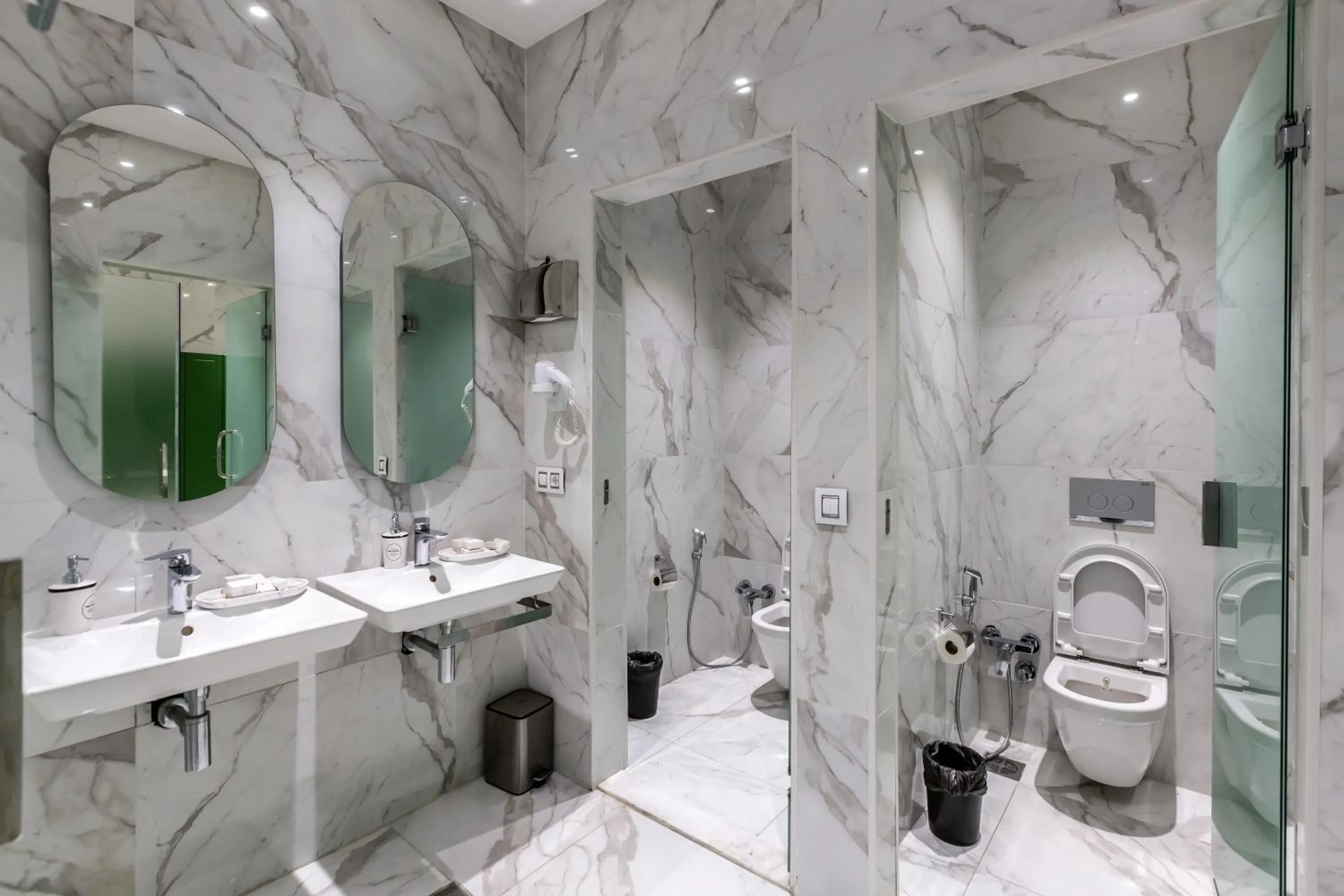 Shower in Ivy Garden Hotel Baku