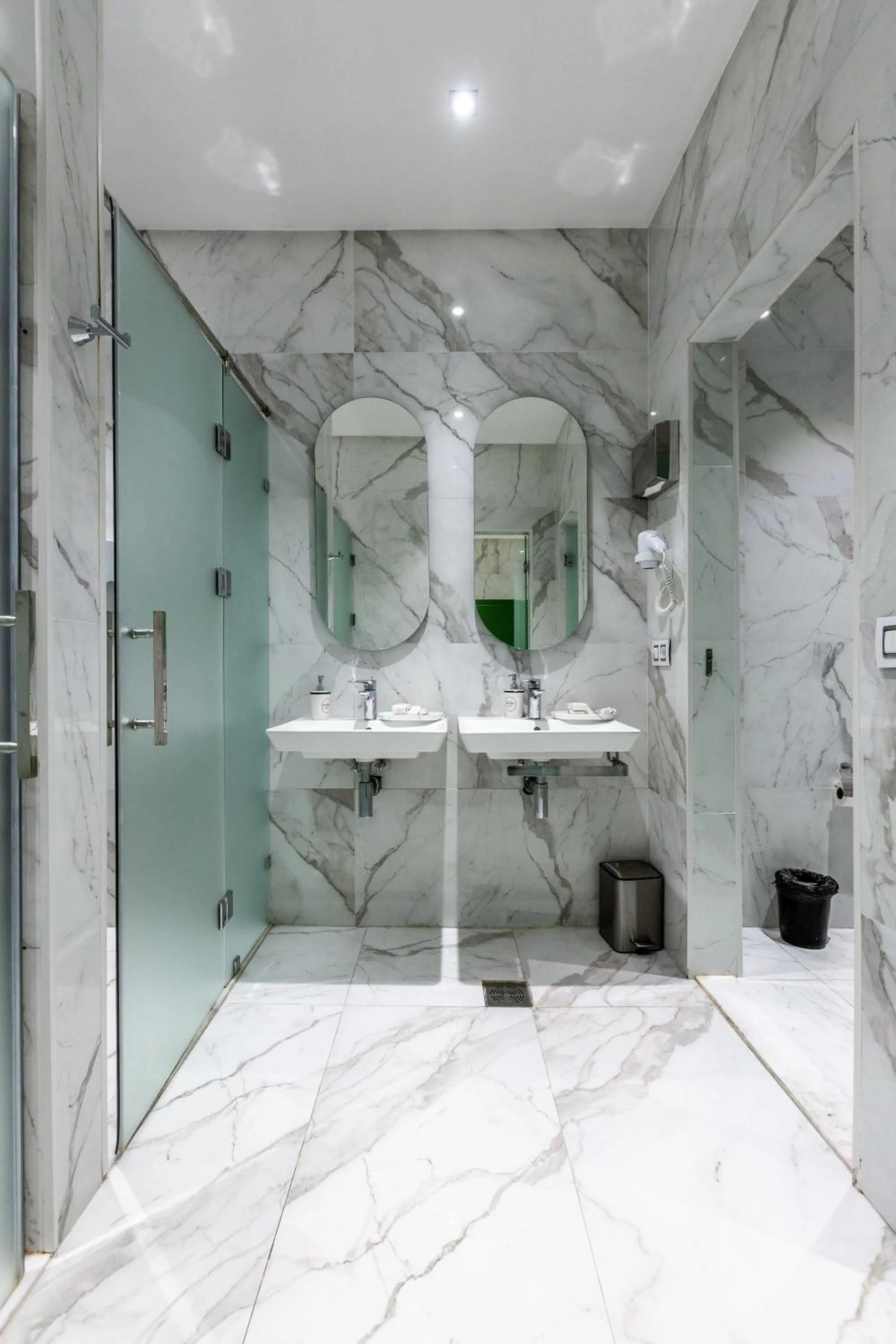 Shower in Ivy Garden Hotel Baku