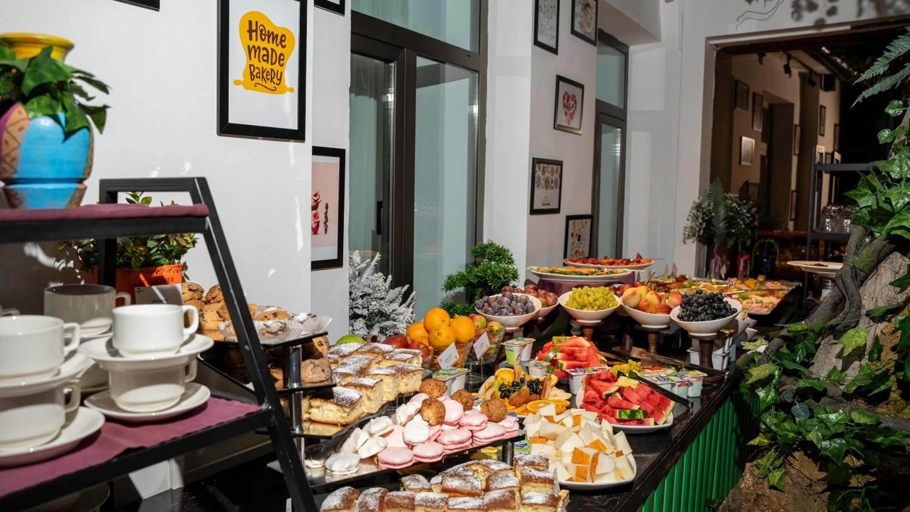 Restaurant/places to eat in Ivy Garden Hotel Baku