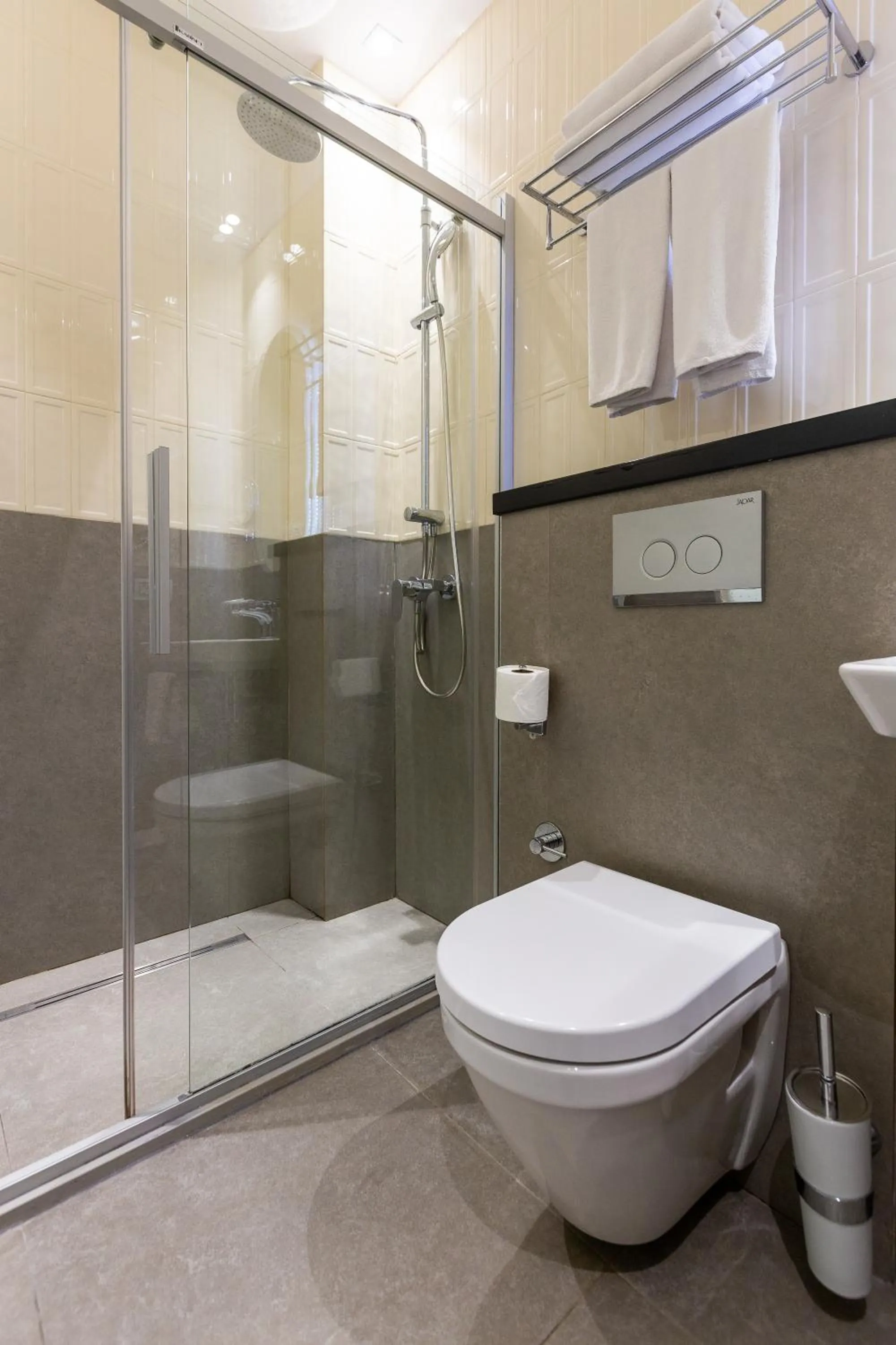 Shower in Ivy Garden Hotel Baku