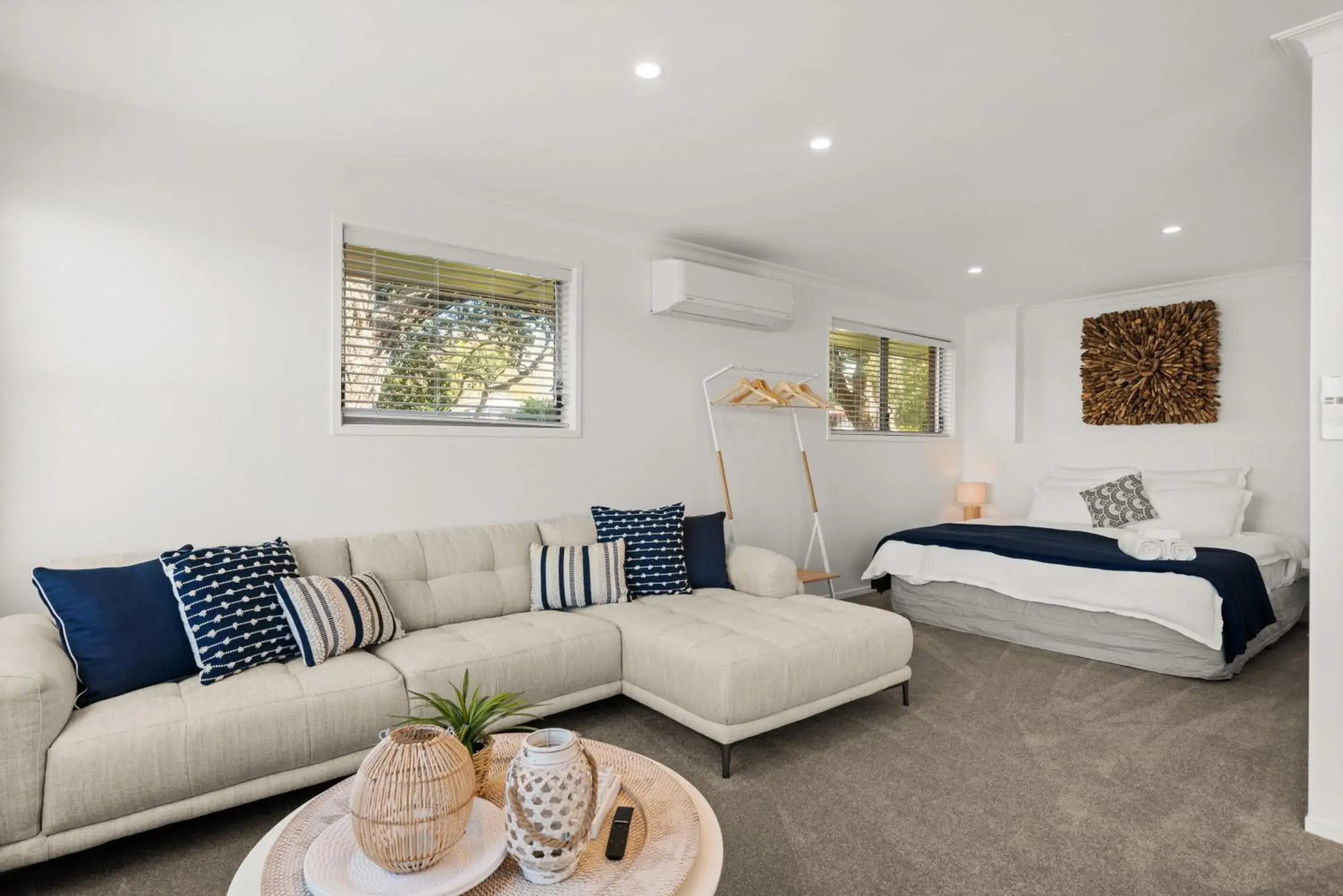 Deluxe One-Bedroom Apartment with Harbor View in Harbour View Motel and Waterfront Apartments Deluxe One-Bedroom Apartment with Harbor View in Harbour View Motel and Waterfront Apartments