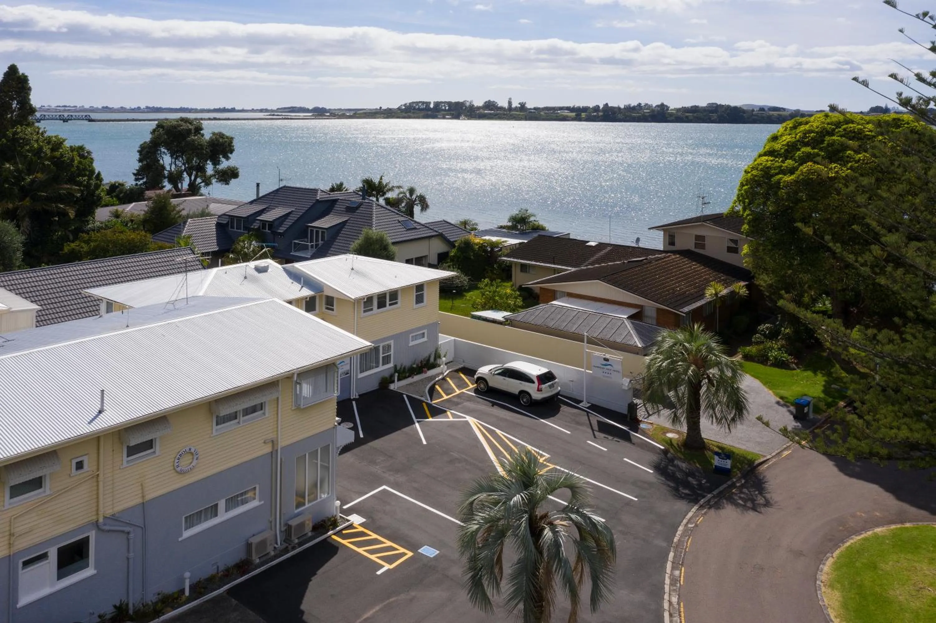 Summer in Harbour View Motel and Waterfront Apartments