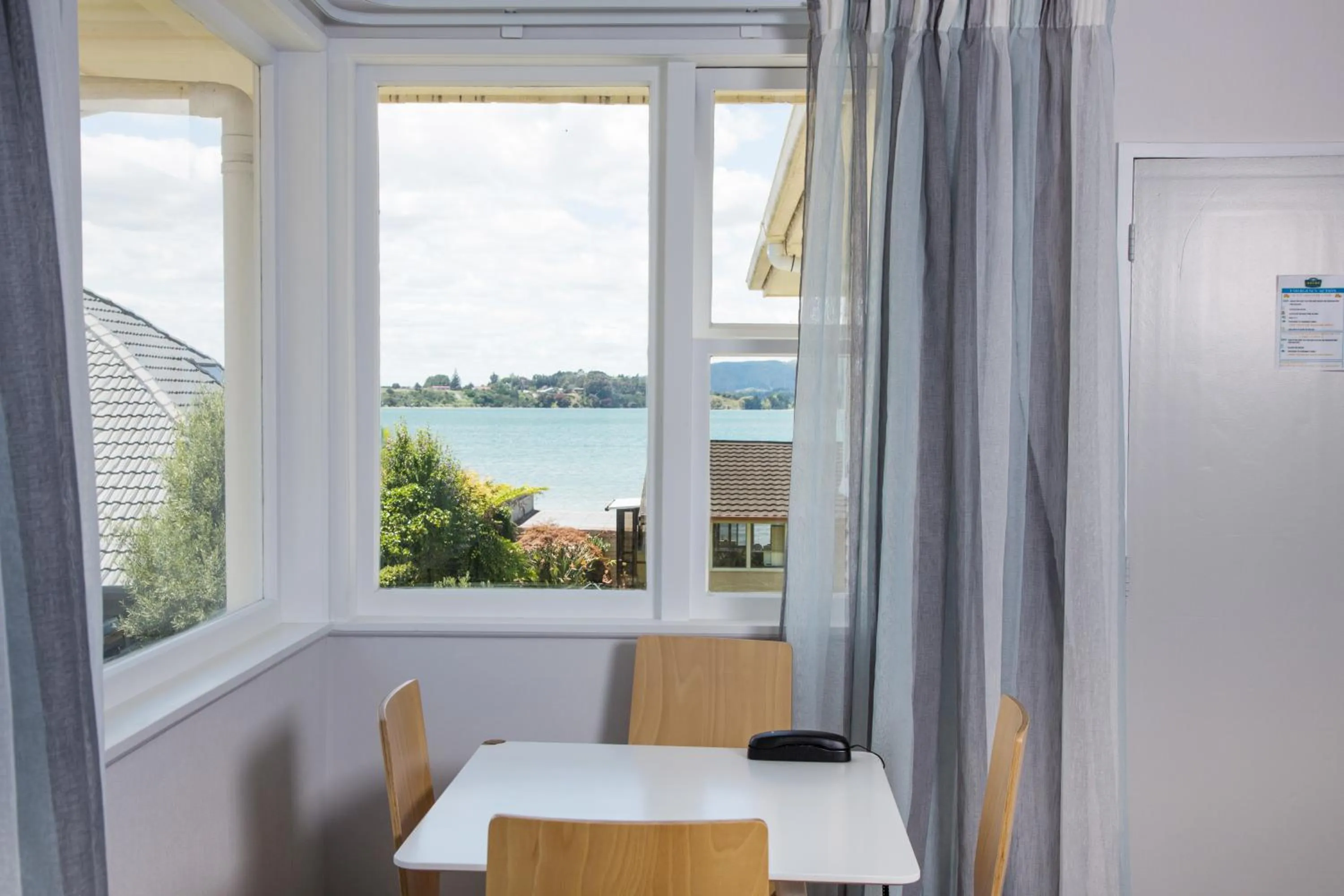 Restaurant/places to eat in Harbour View Motel and Waterfront Apartments