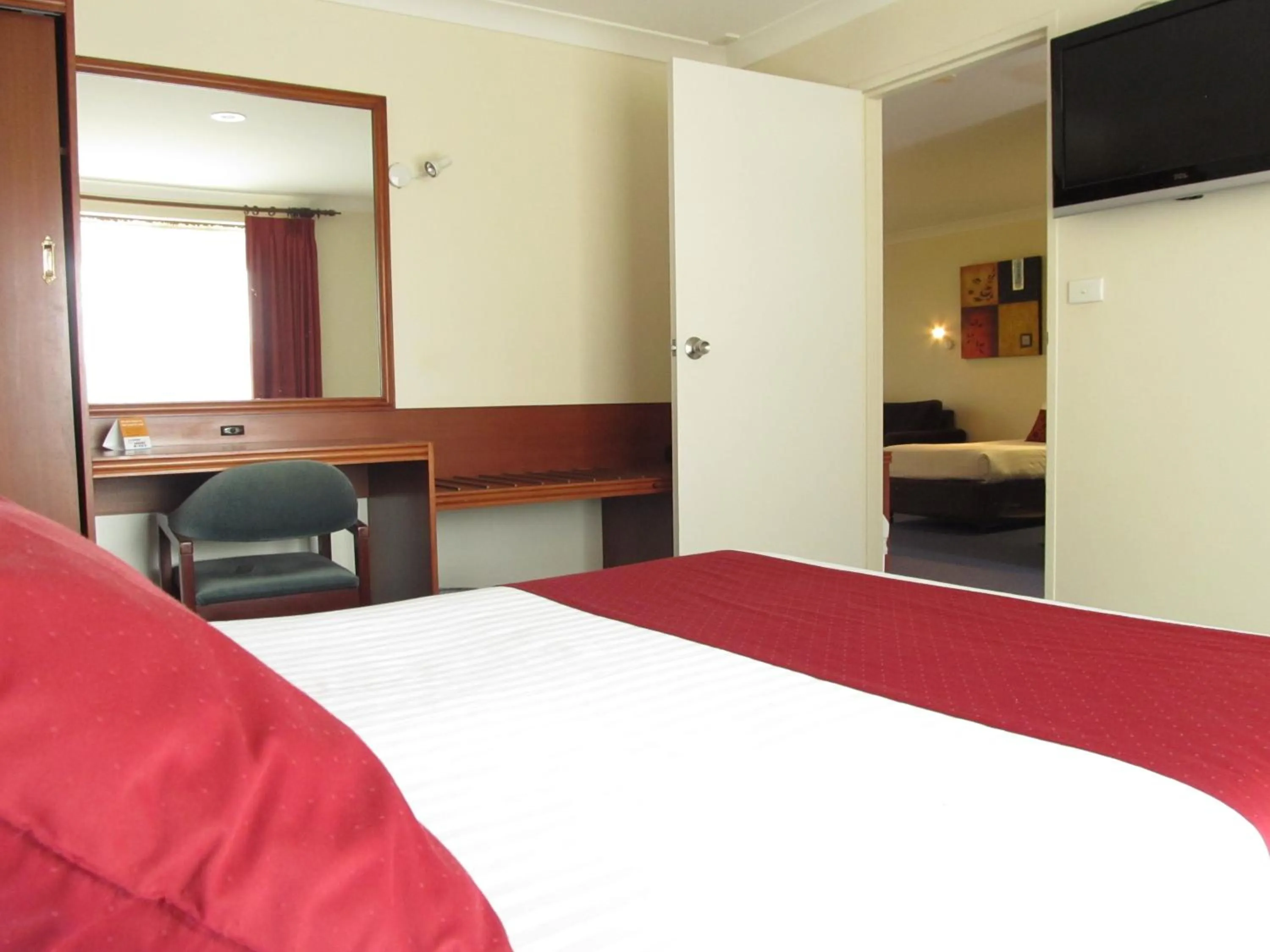 TV and multimedia, Bed in Meninya Palms Resort Moama