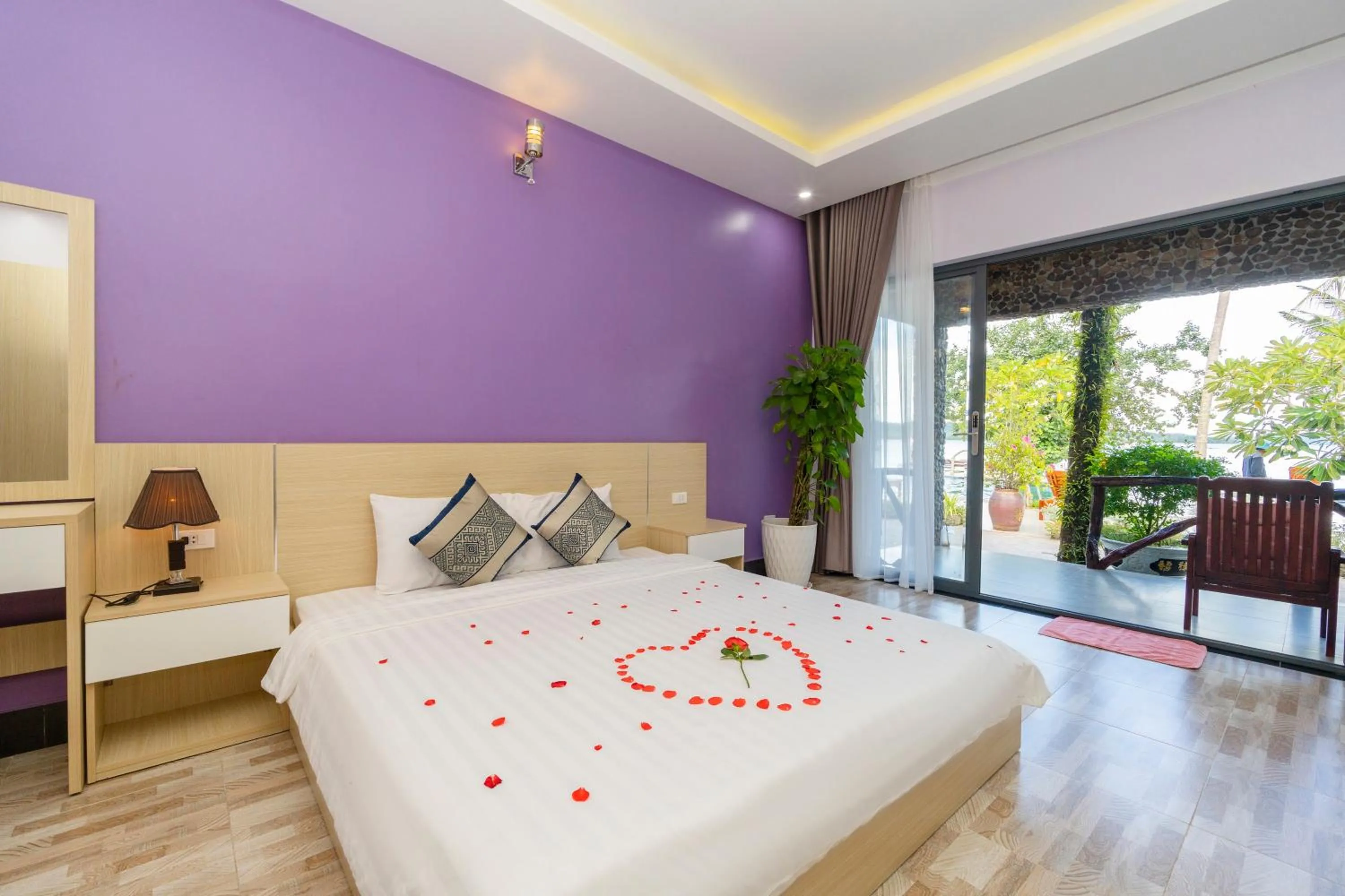 Bedroom, Bed in Mai Phuong Resort Phu Quoc
