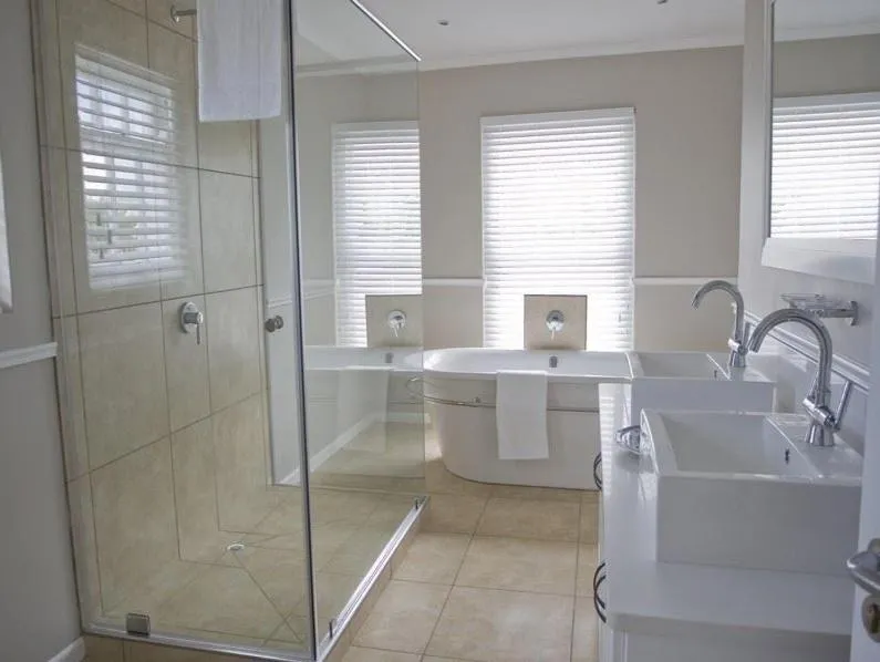 Bathroom in Kenjockity Self Catering Apartments