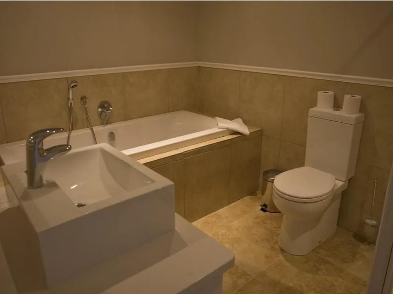 Bathroom in Kenjockity Self Catering Apartments
