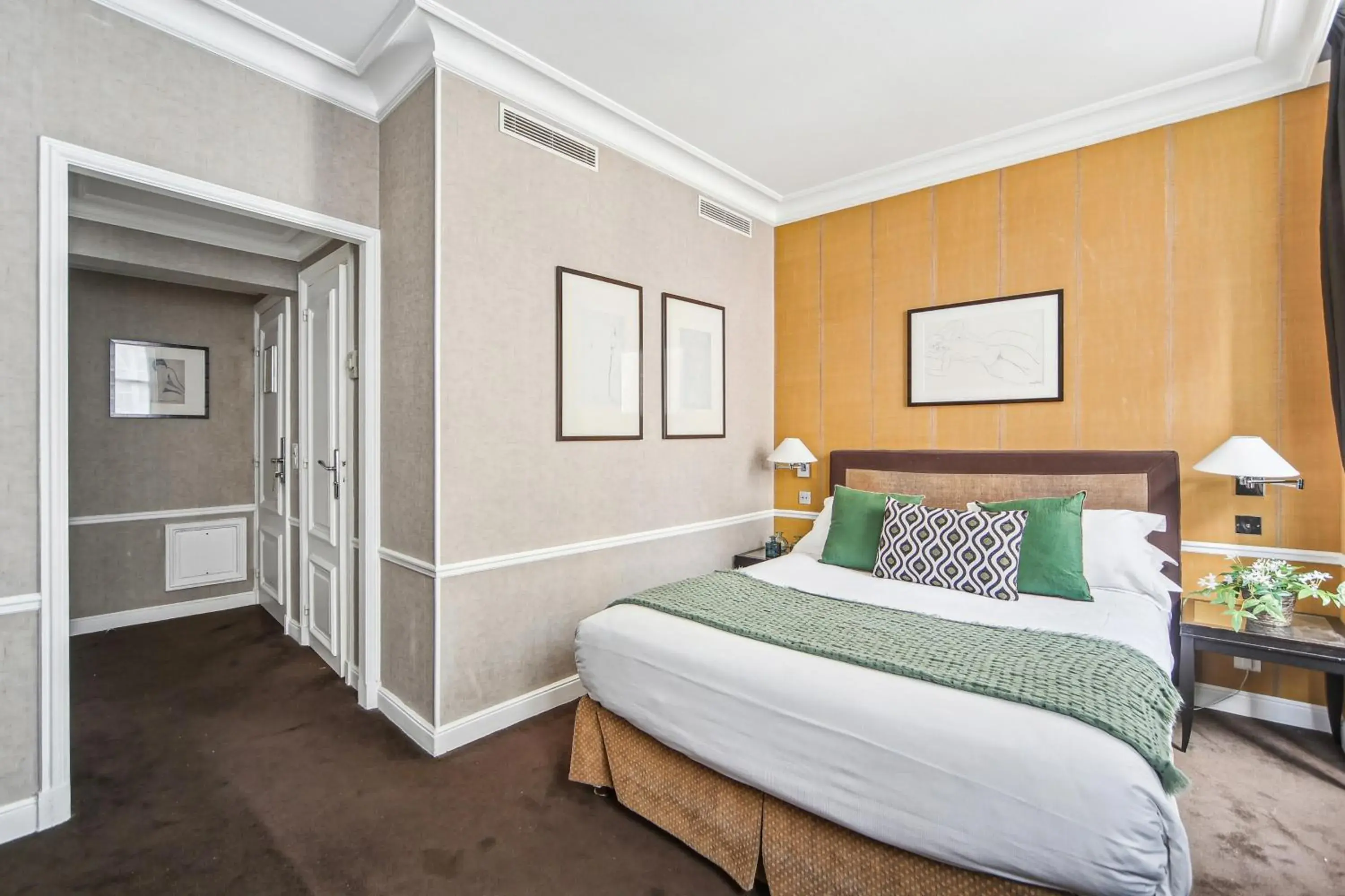 Bedroom, Bed in Victoires Opera Bedroom, Bed in Victoires Opera