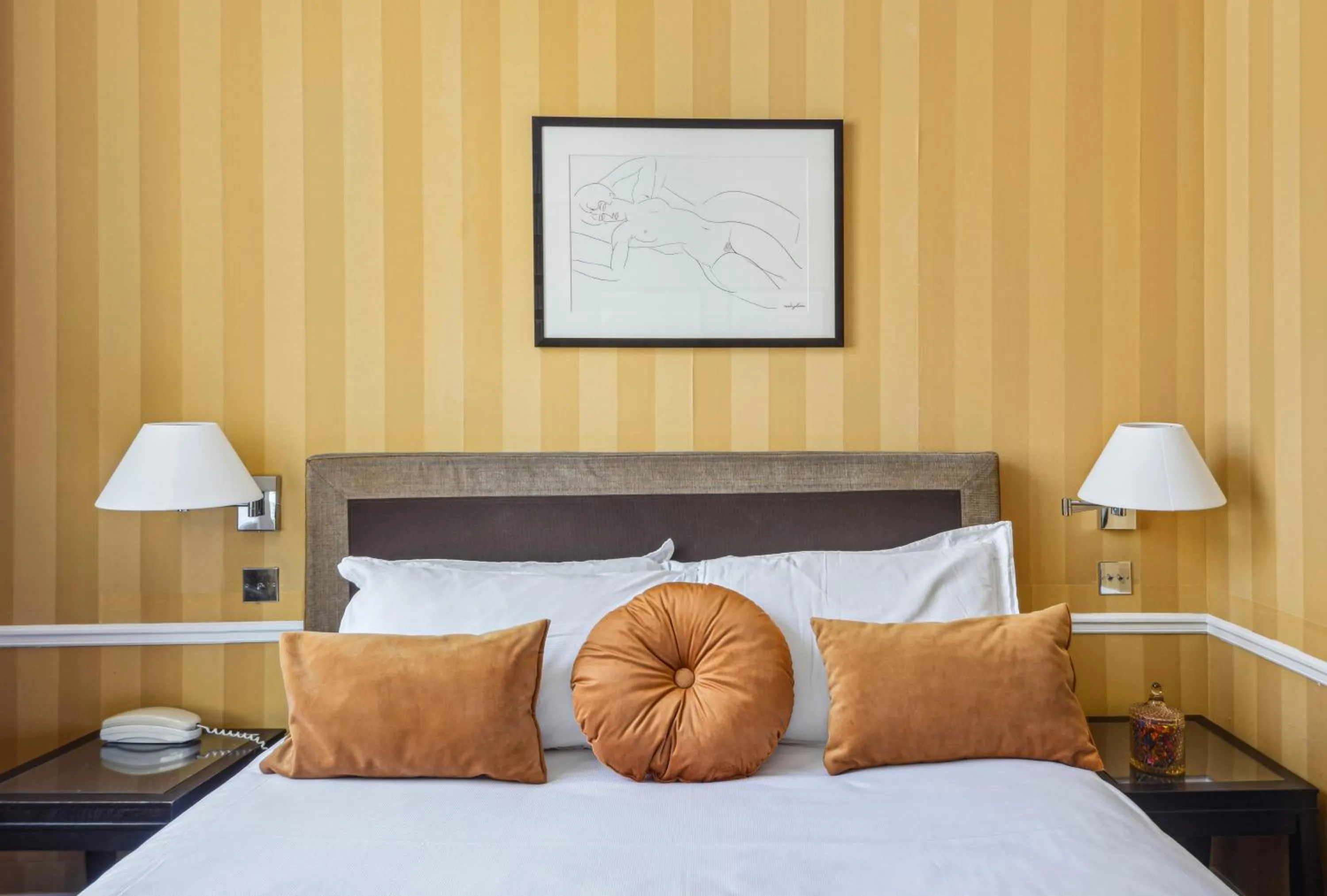 Bed in Victoires Opera