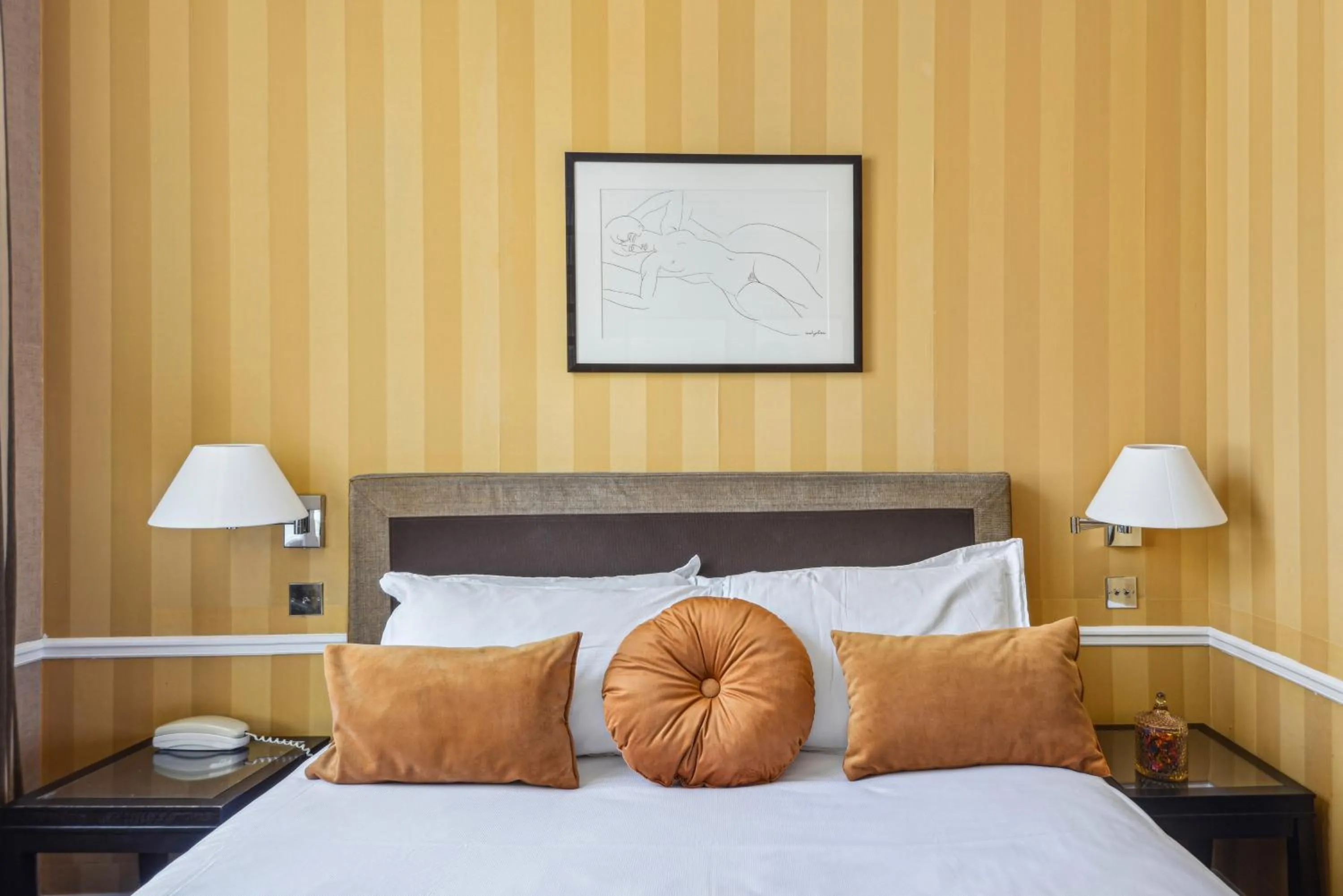 Bed in Victoires Opera