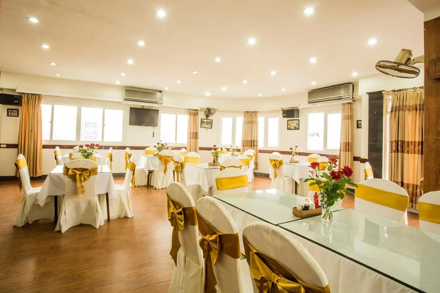 Restaurant/places to eat in My Lan Hanoi Hotel