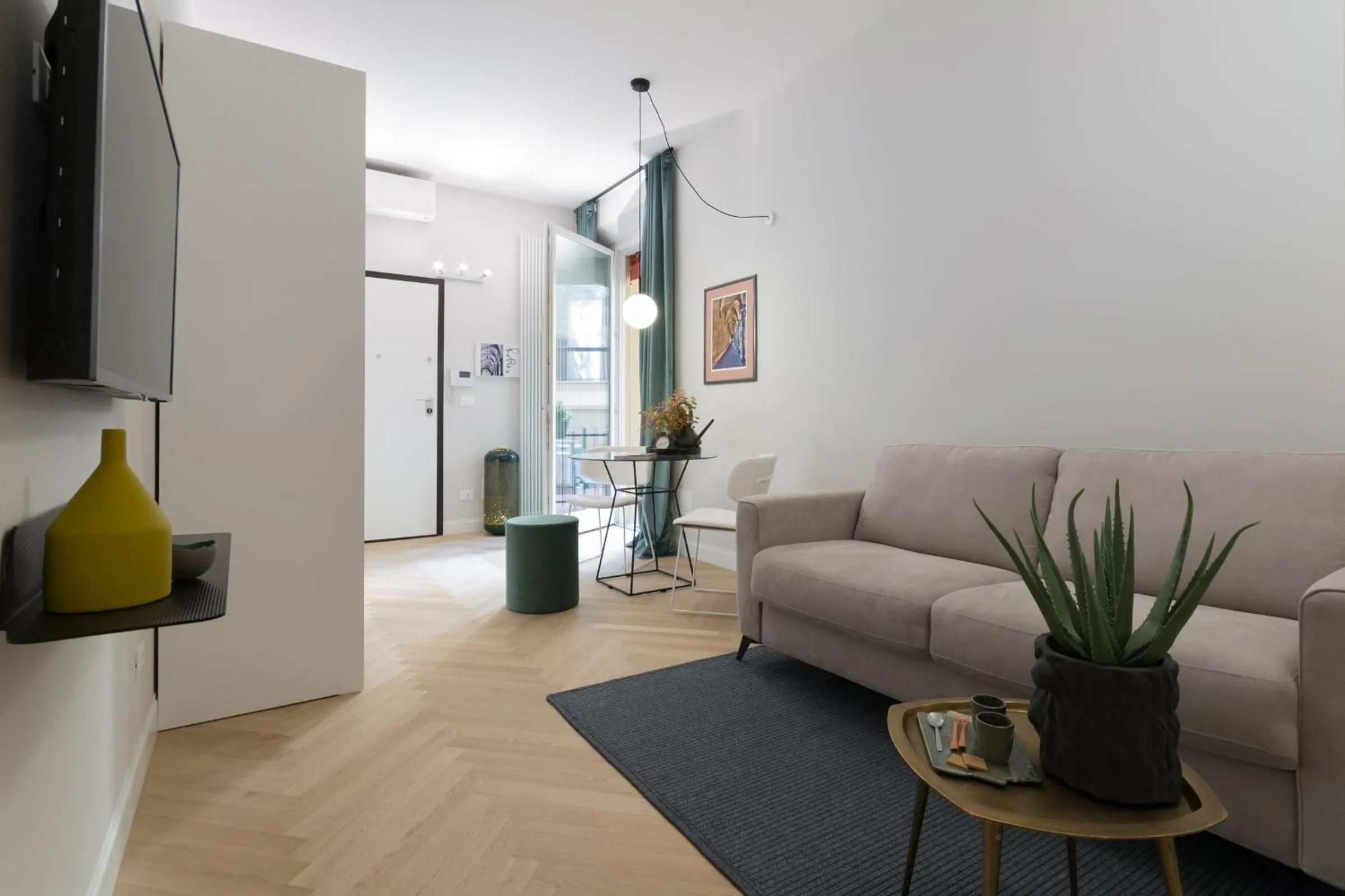 Sphera Bologna, Design Suite under the Two Towers