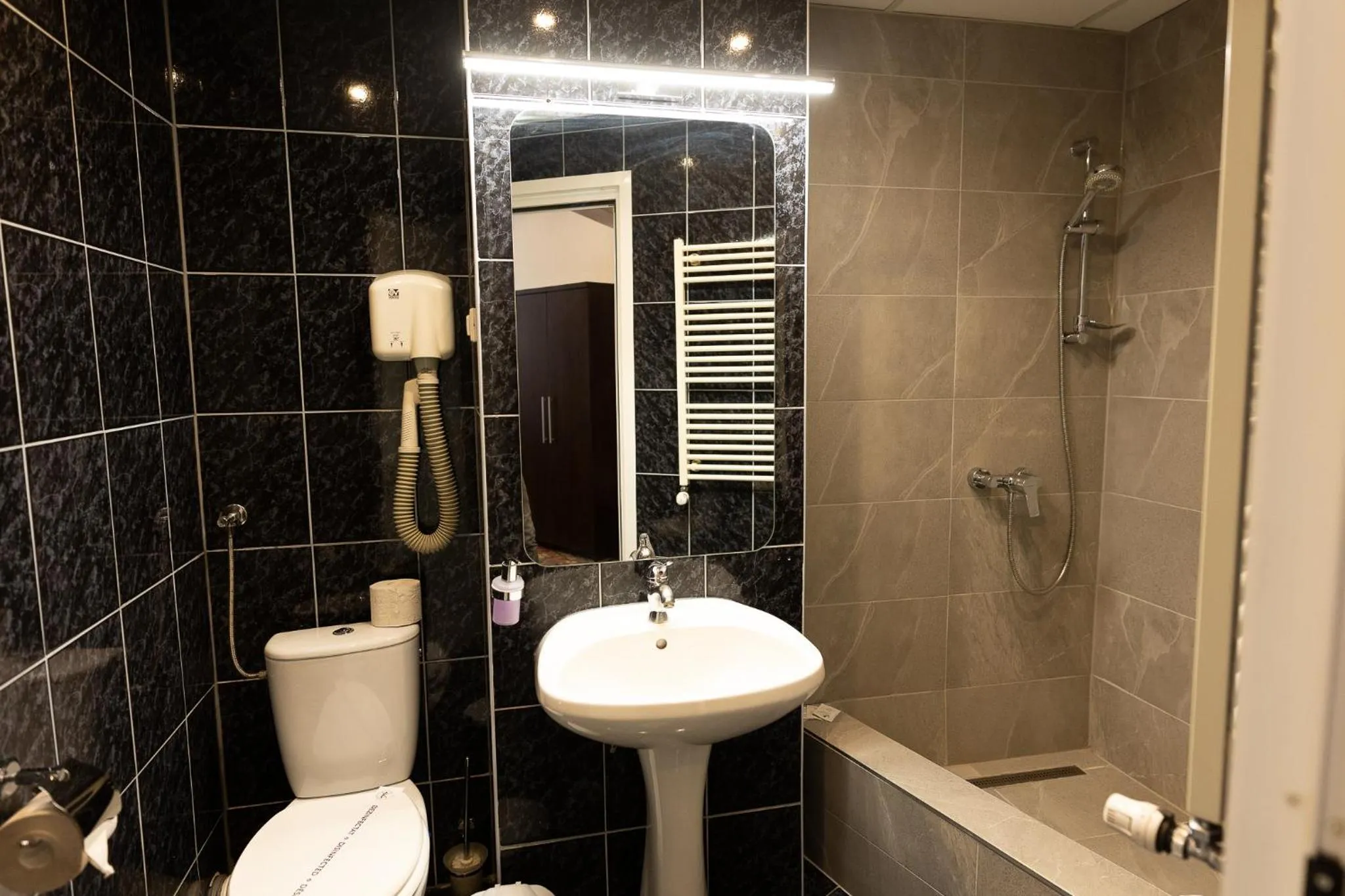 Bathroom in Hotel Select