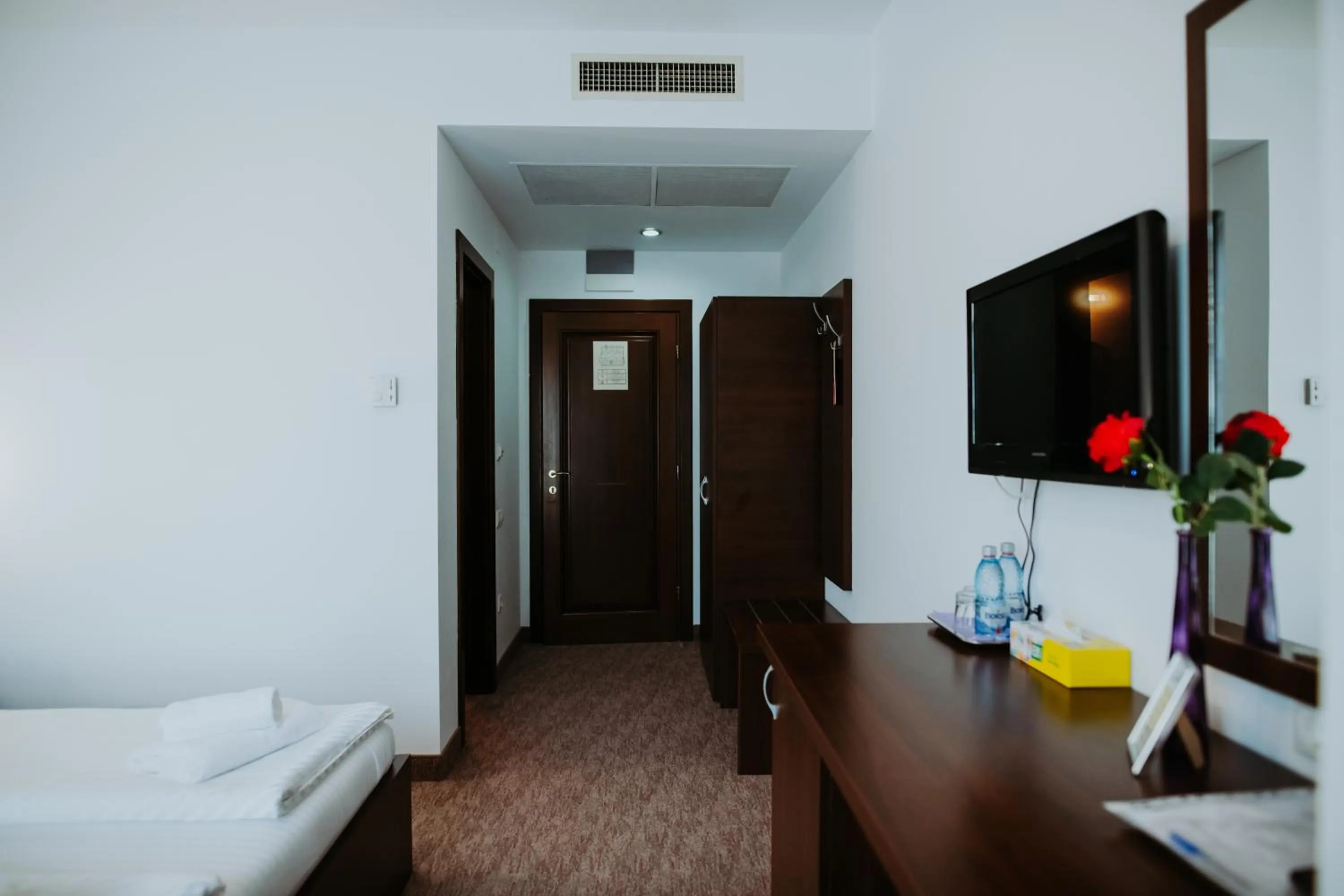 Photo of the whole room, Bed in Hotel Select