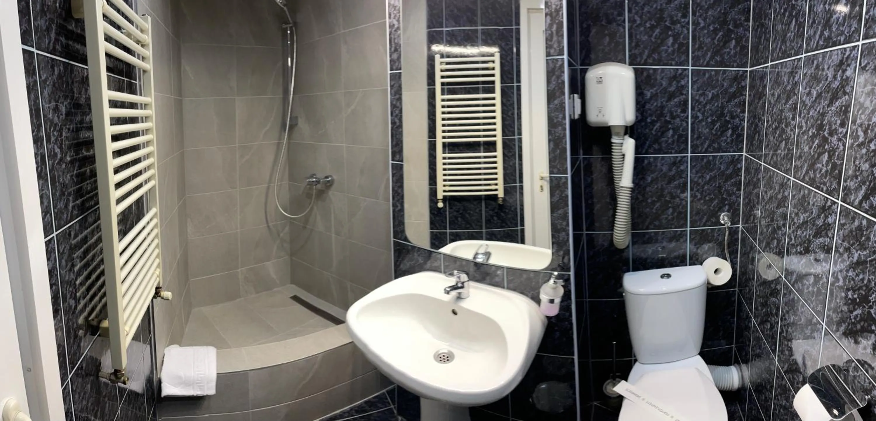 Bathroom in Hotel Select