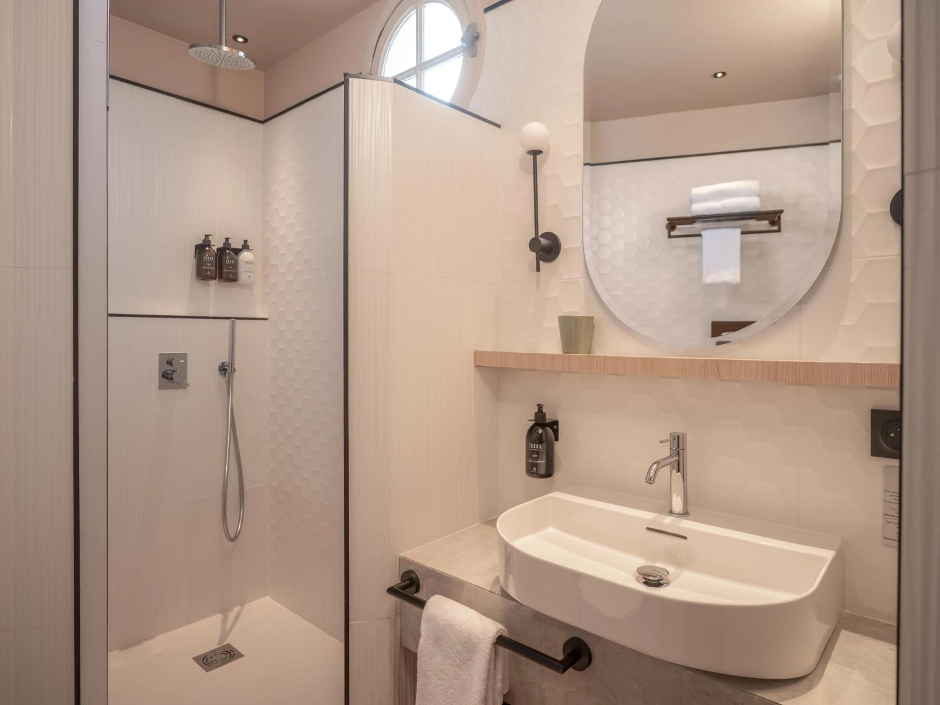 Shower in Hotel Louison