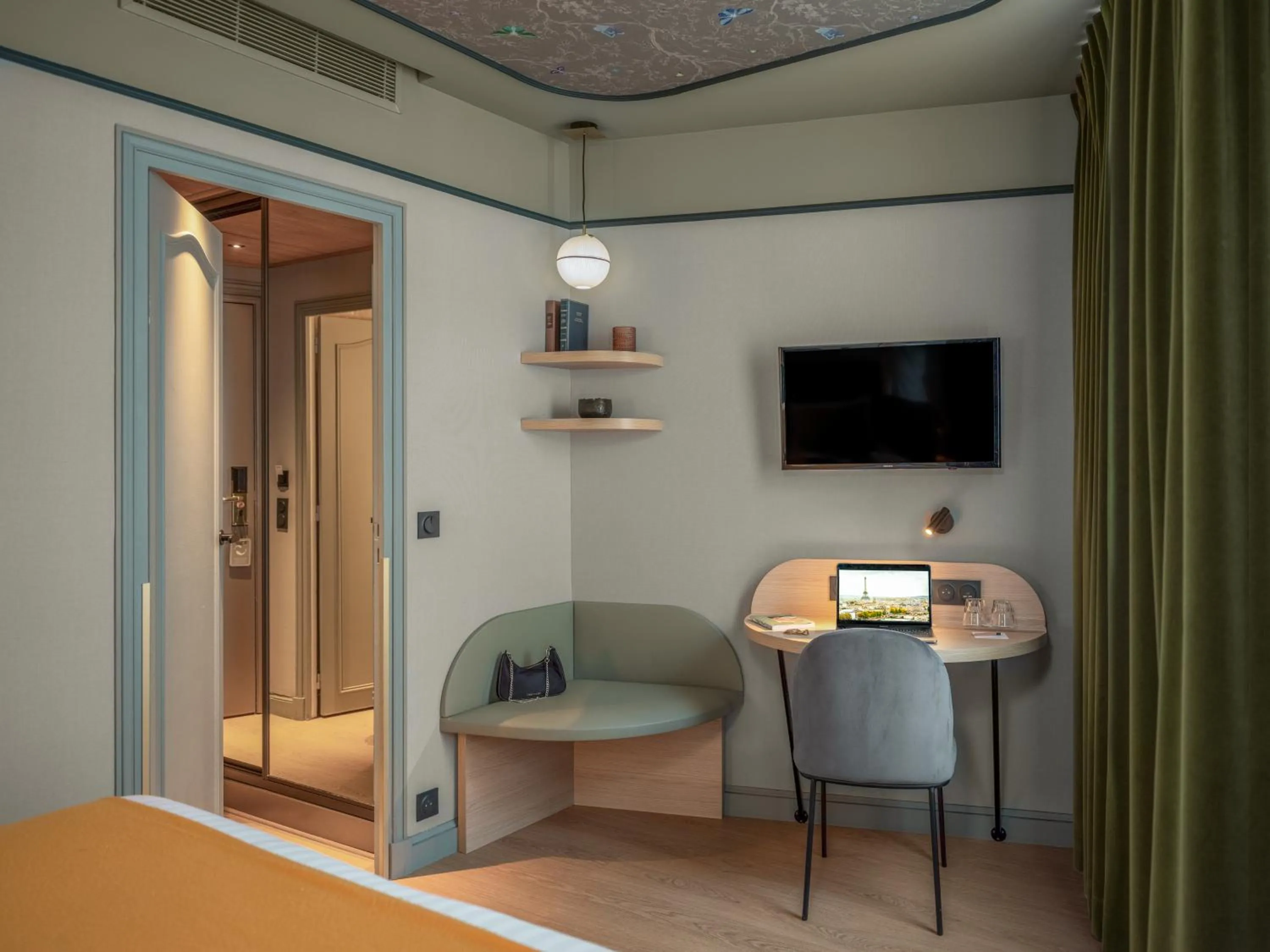 Photo of the whole room in Hotel Louison