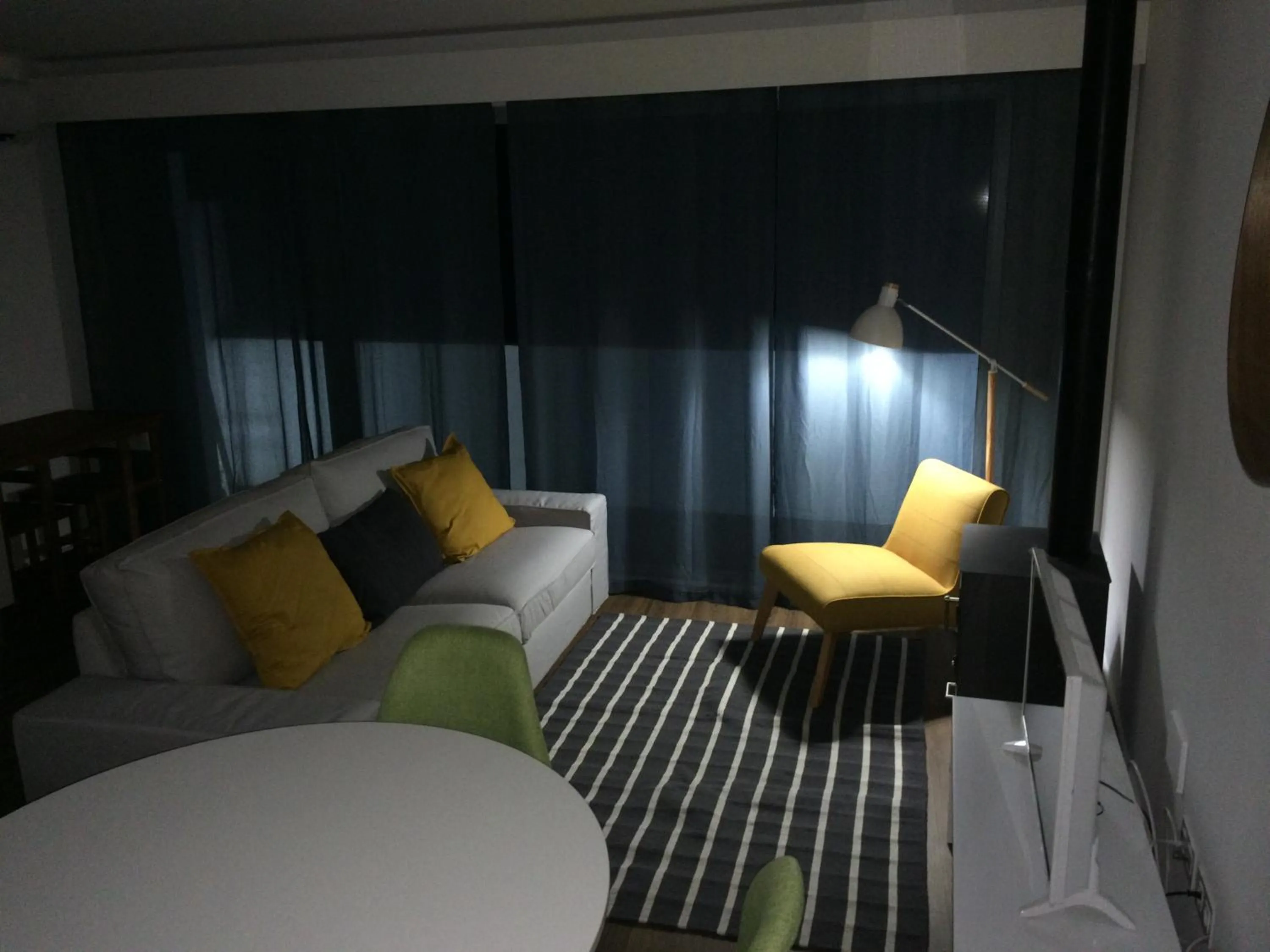 Living room, Bed in Slope House