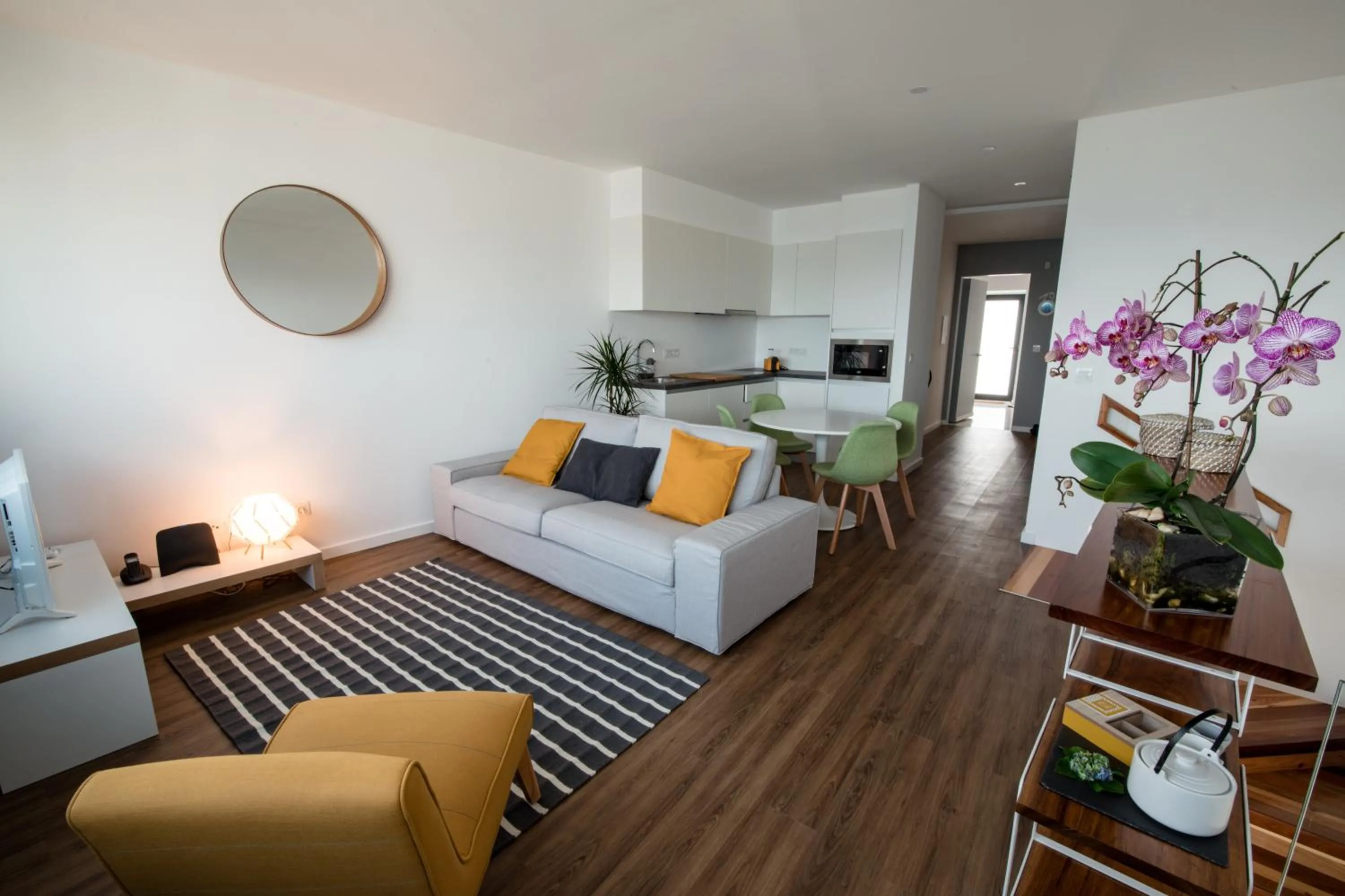 Living room, Bed in Slope House