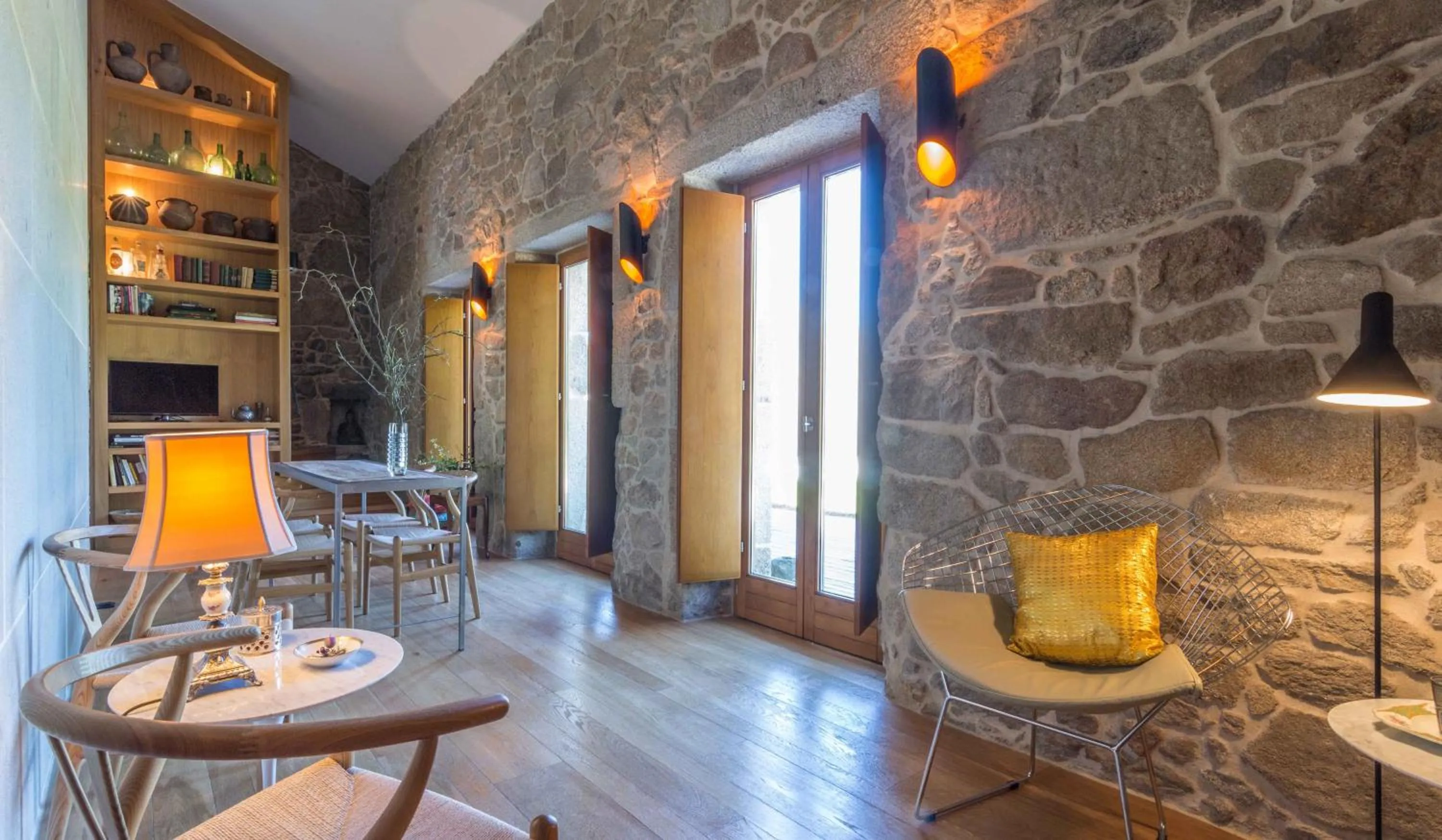 Communal lounge/ TV room in Os Lambráns