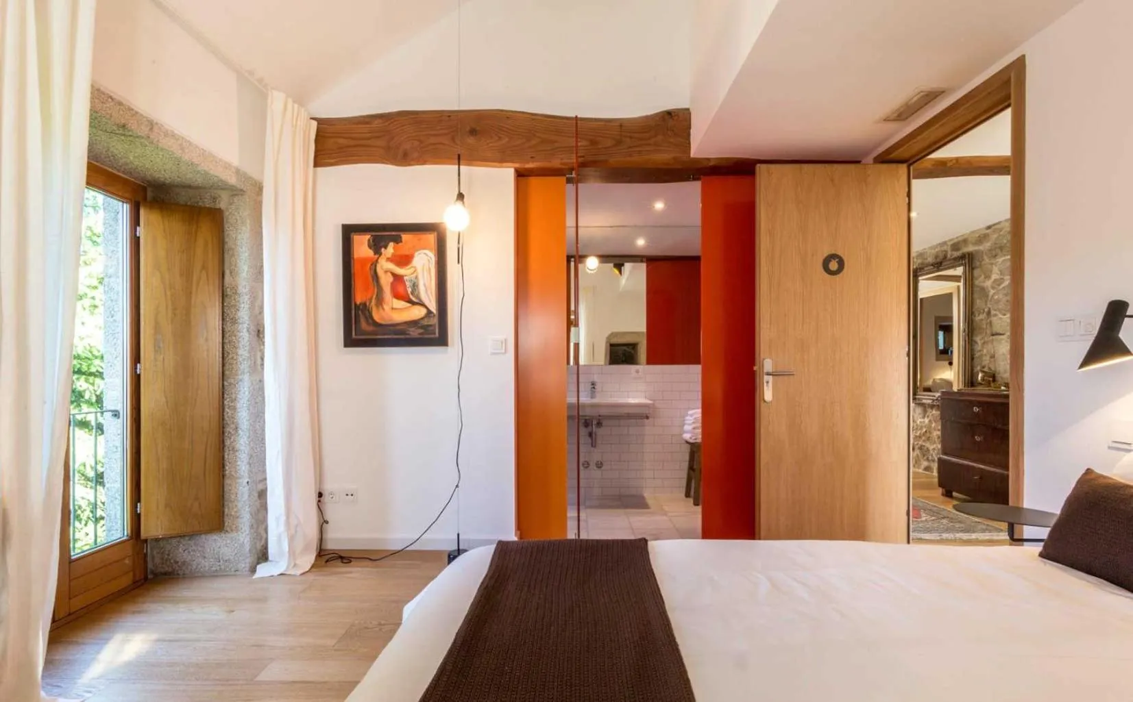 Photo of the whole room, Bed in Os Lambráns