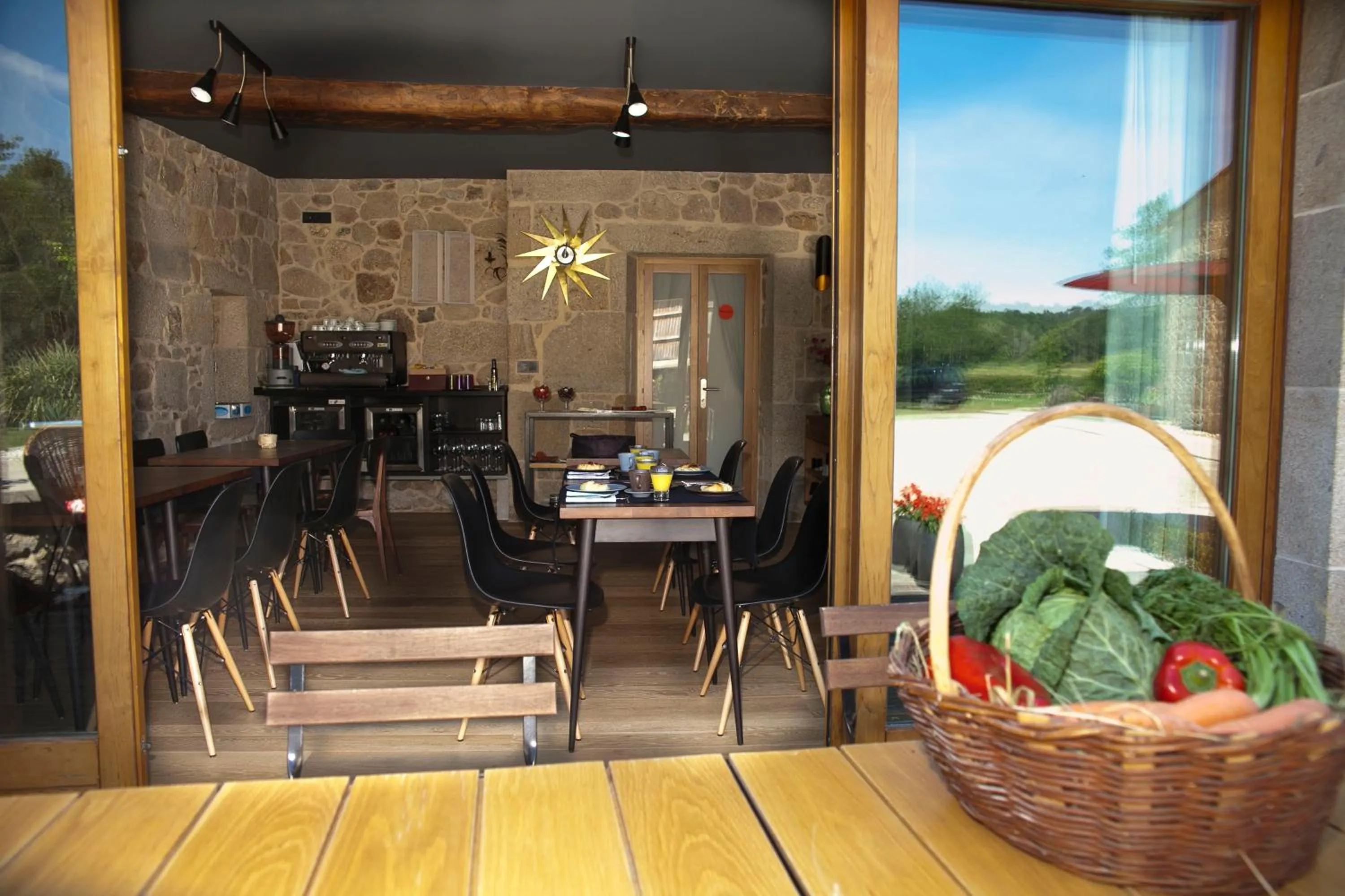 Facade/entrance in Os Lambráns