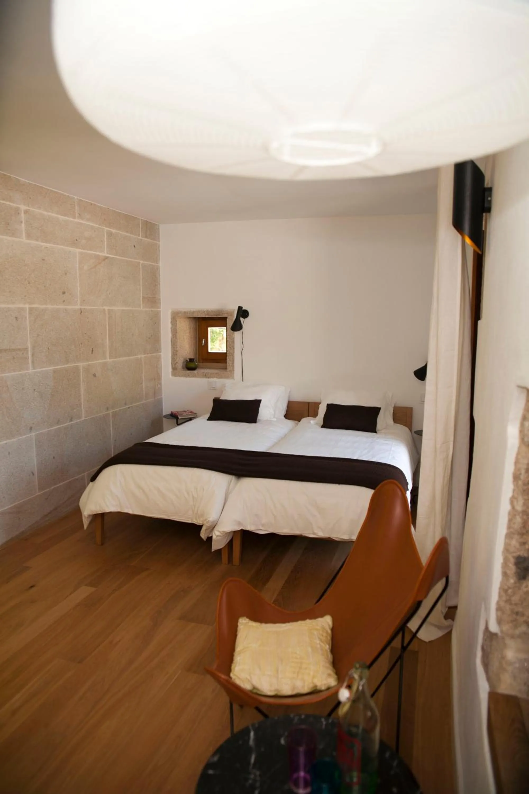 Photo of the whole room, Bed in Os Lambráns