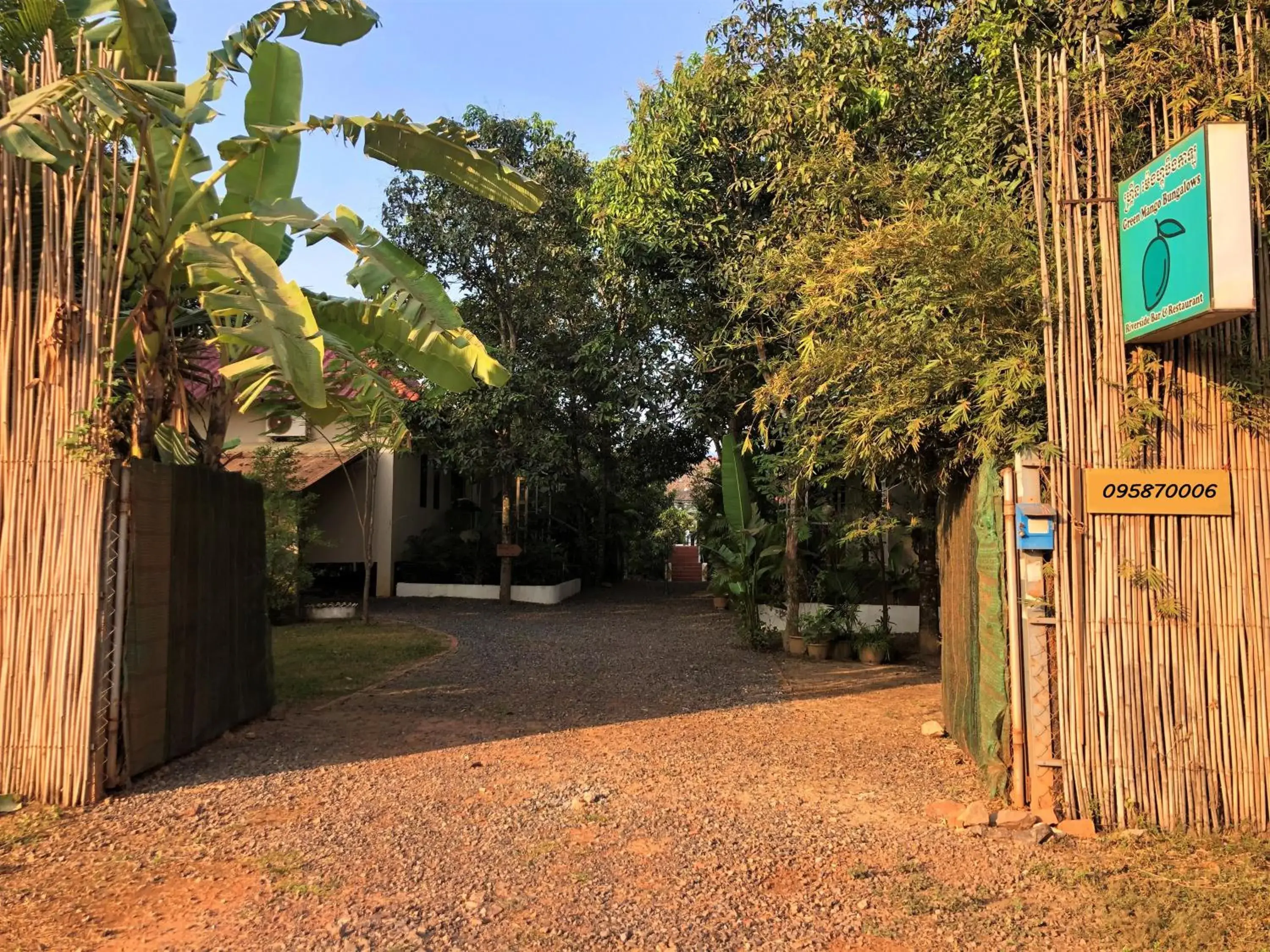 Facade/entrance in Green Mango Bungalows Facade/entrance in Green Mango Bungalows