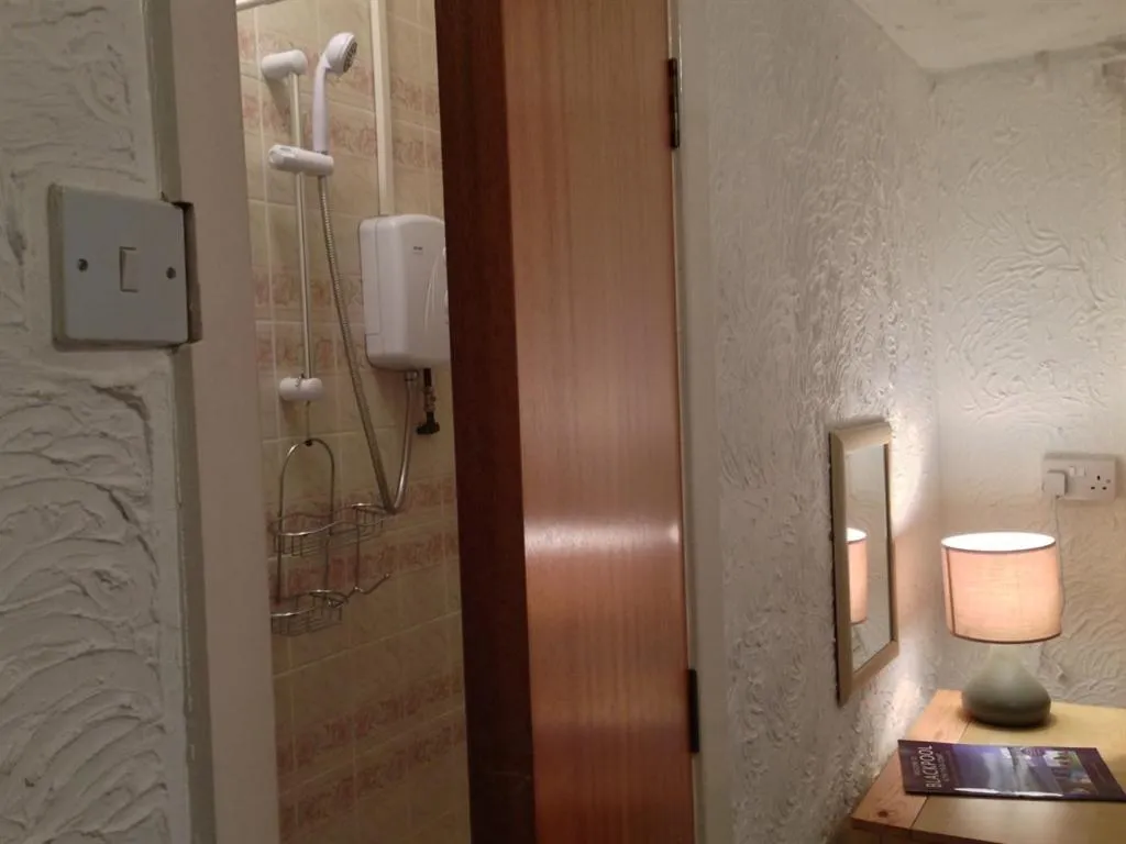 Bathroom in Wilsons Hotel - Blackpool Tower View