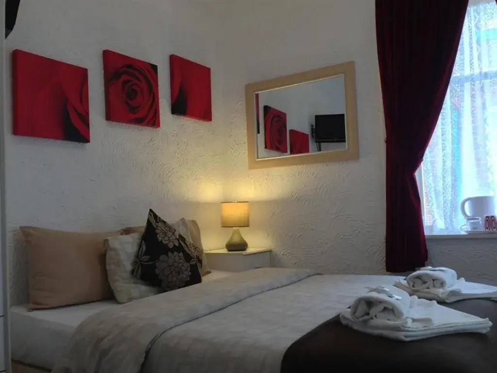 Bedroom, Bed in Wilsons Hotel - Blackpool Tower View Bedroom, Bed in Wilsons Hotel - Blackpool Tower View