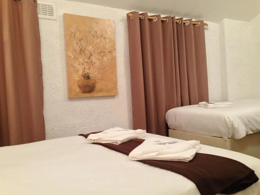 Bedroom, Bed in Wilsons Hotel - Blackpool Tower View