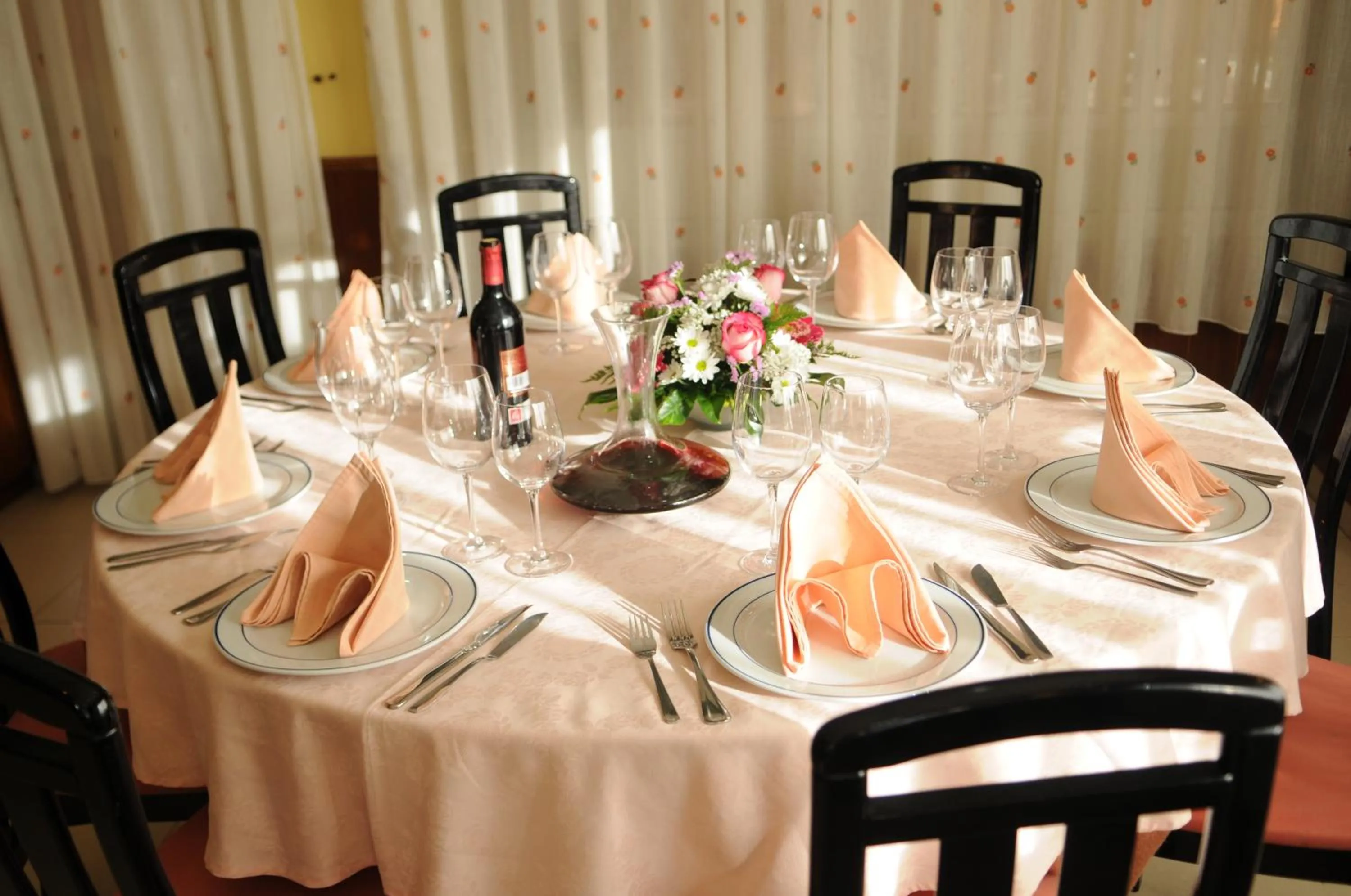 Restaurant/places to eat in Hotel Garcas