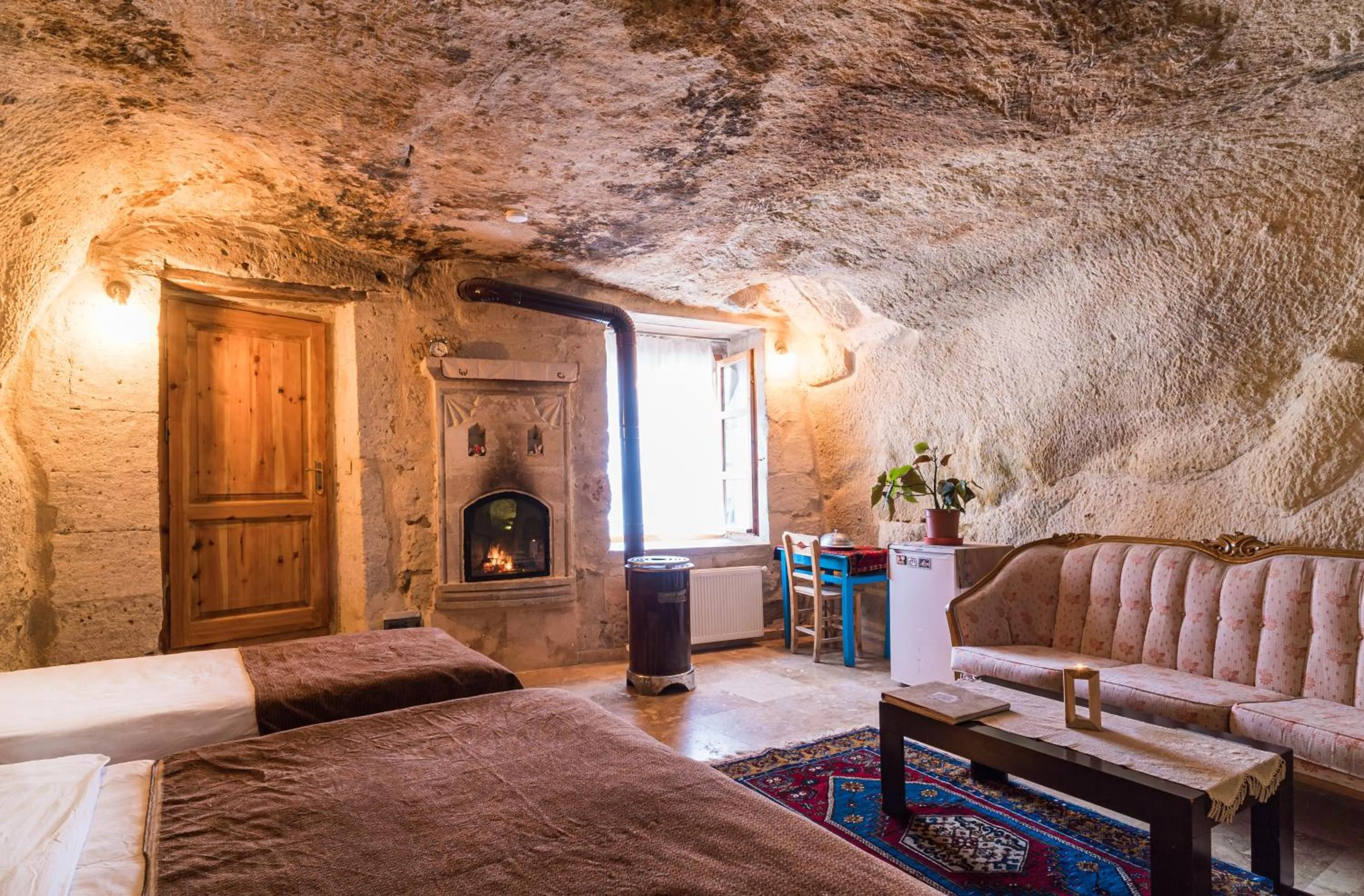 Living room, Bed in Atilla's Cave Hotel