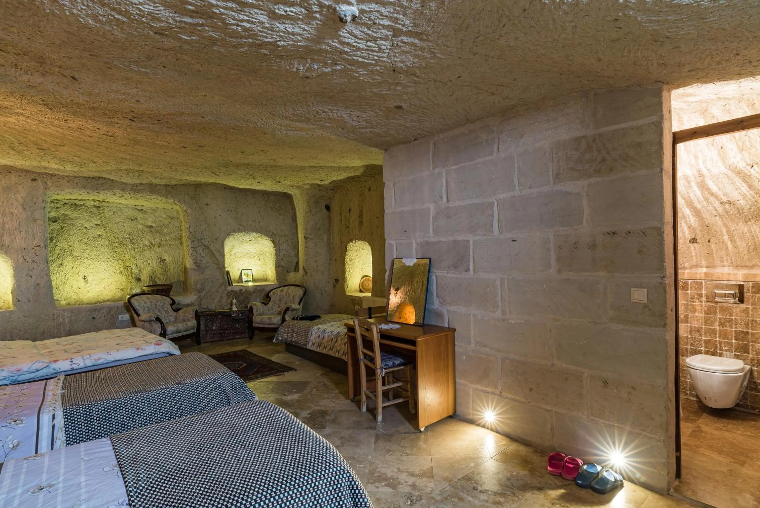 cot, Bed in Atilla's Cave Hotel