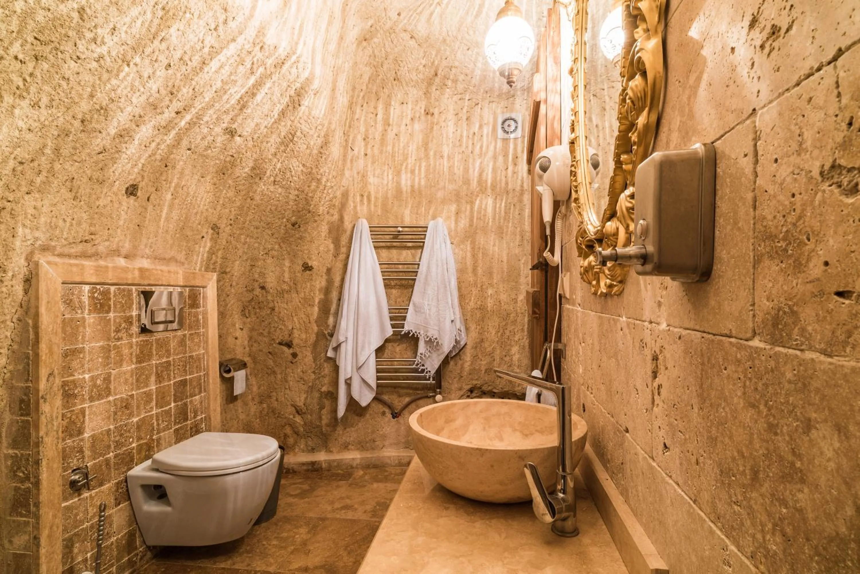 Shower in Atilla's Cave Hotel