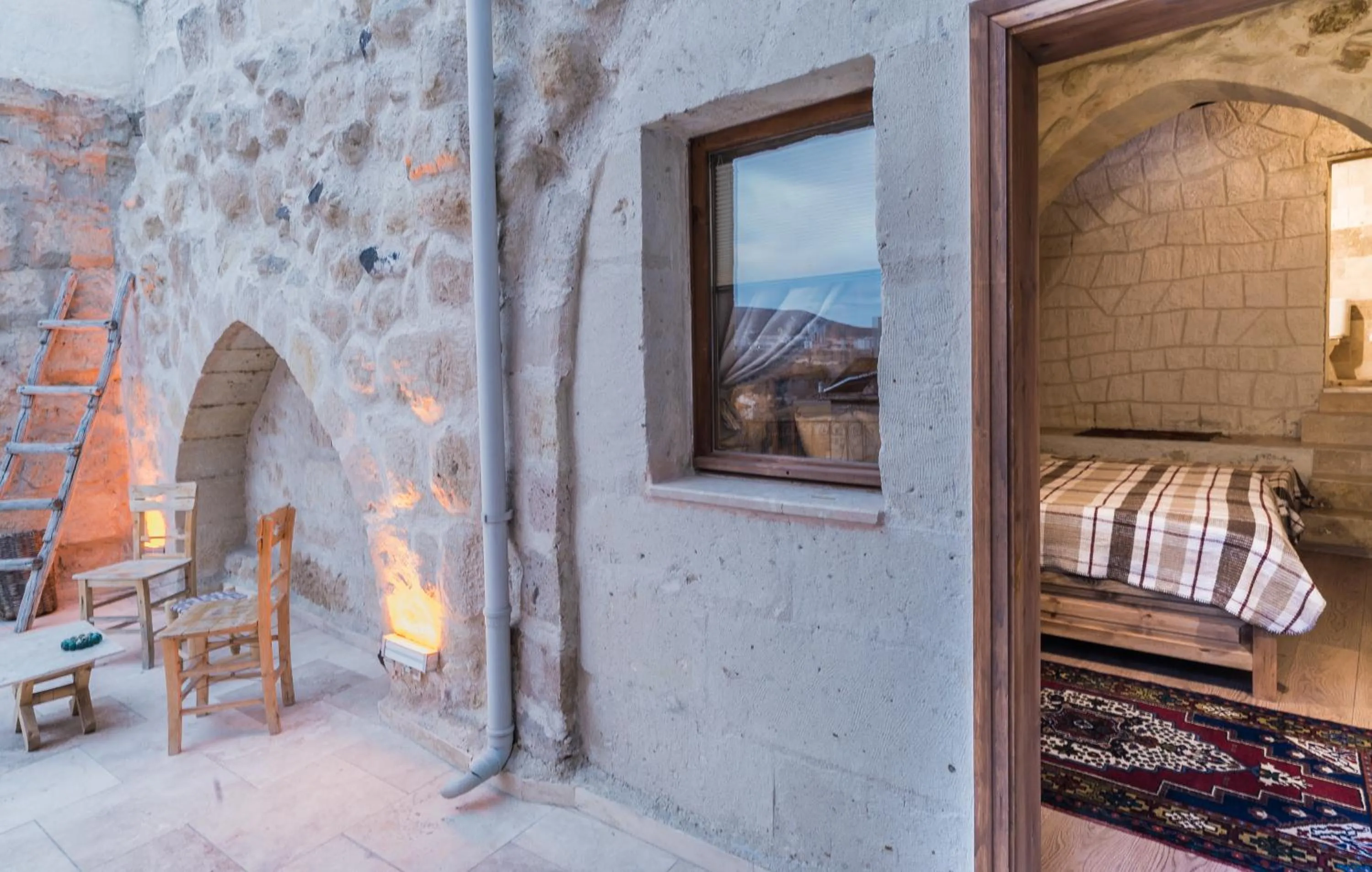 Balcony/Terrace, Bed in Atilla's Cave Hotel