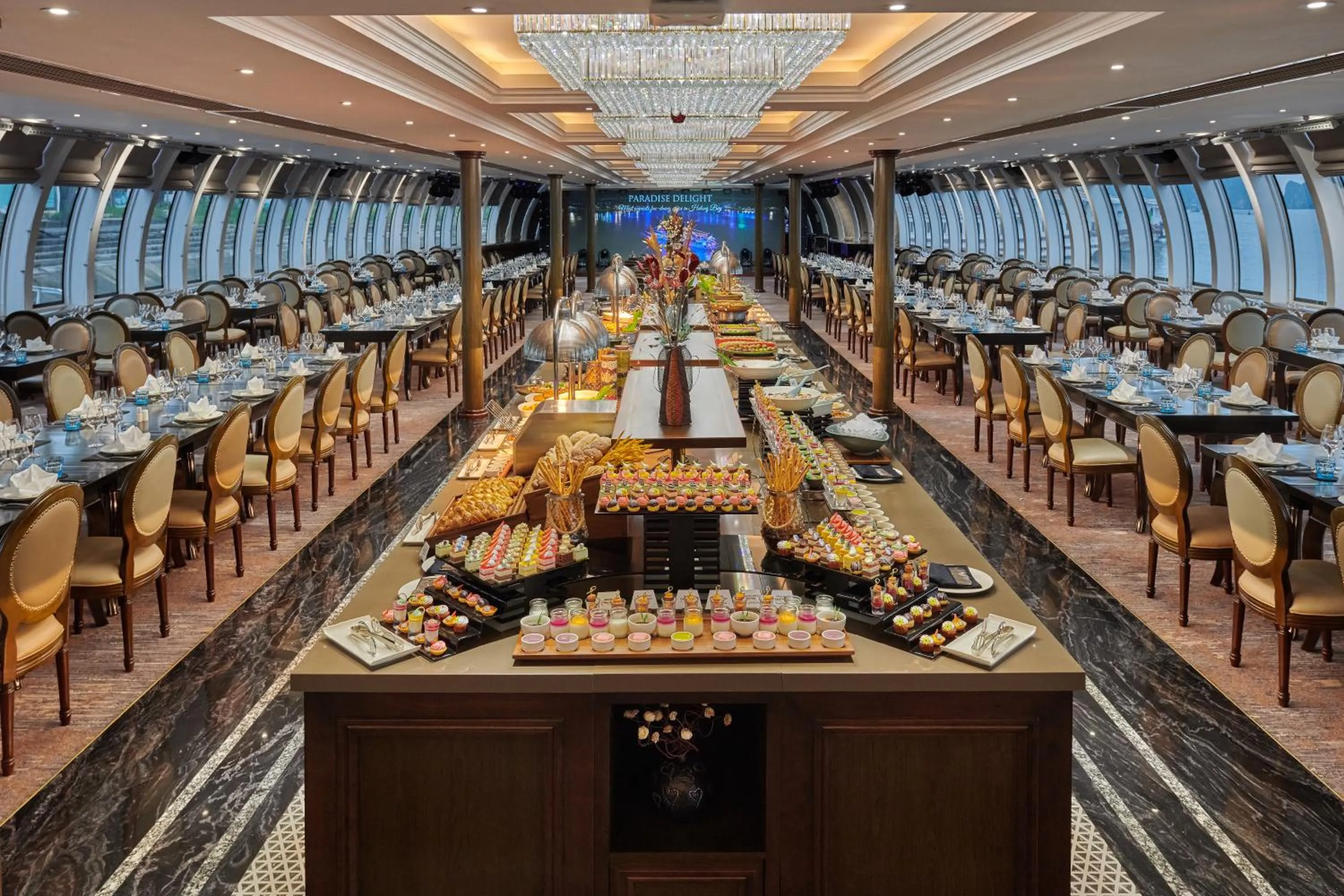 Restaurant/places to eat in Paradise Suites Hotel