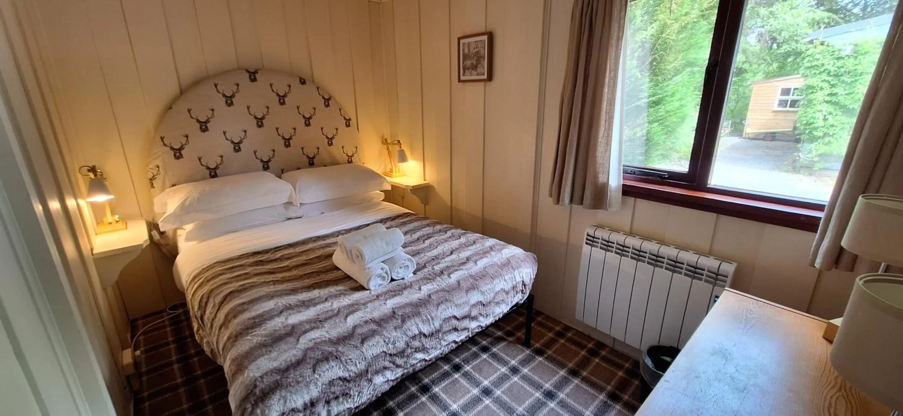 Restaurant/places to eat, Bed in Lochend Chalets