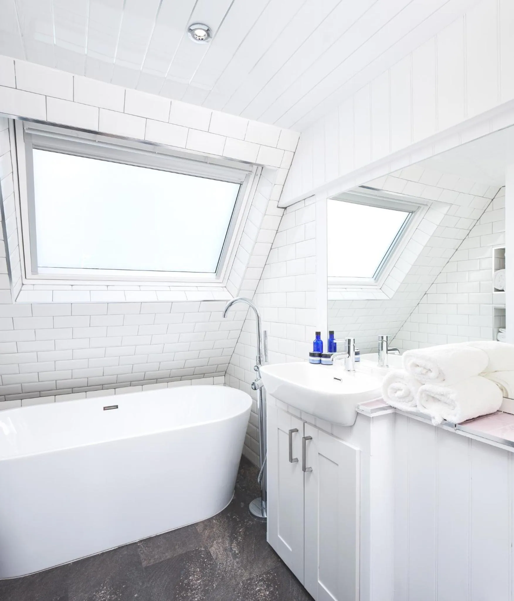 Bathroom in Lochend Chalets