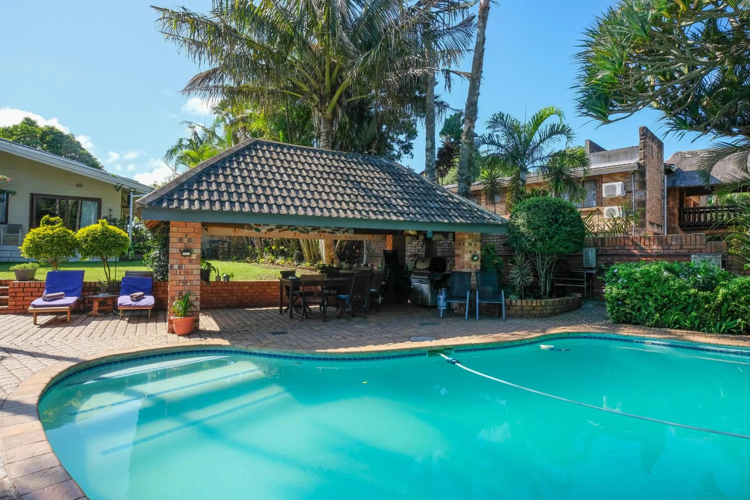 Swimming pool in Whalesong Guest House