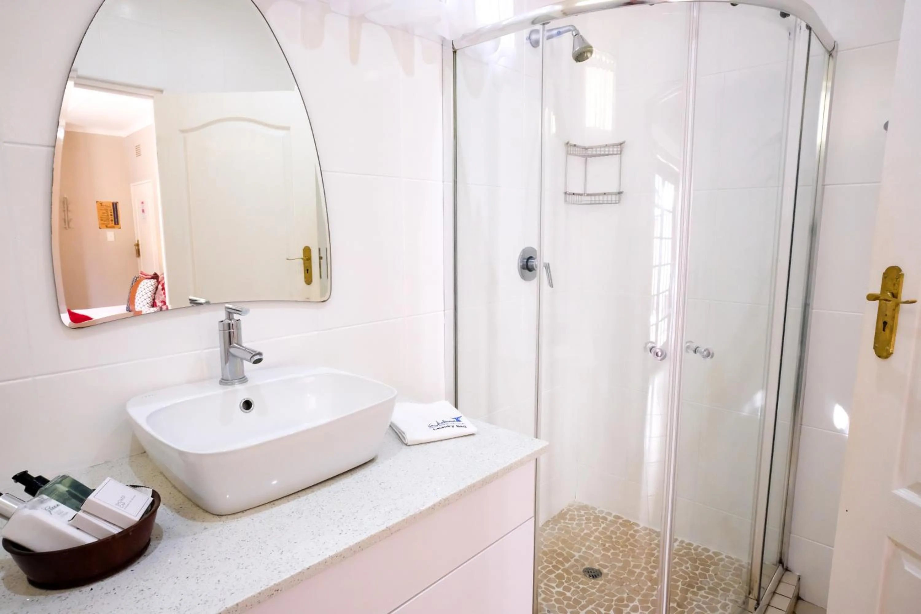 Shower in Whalesong Guest House