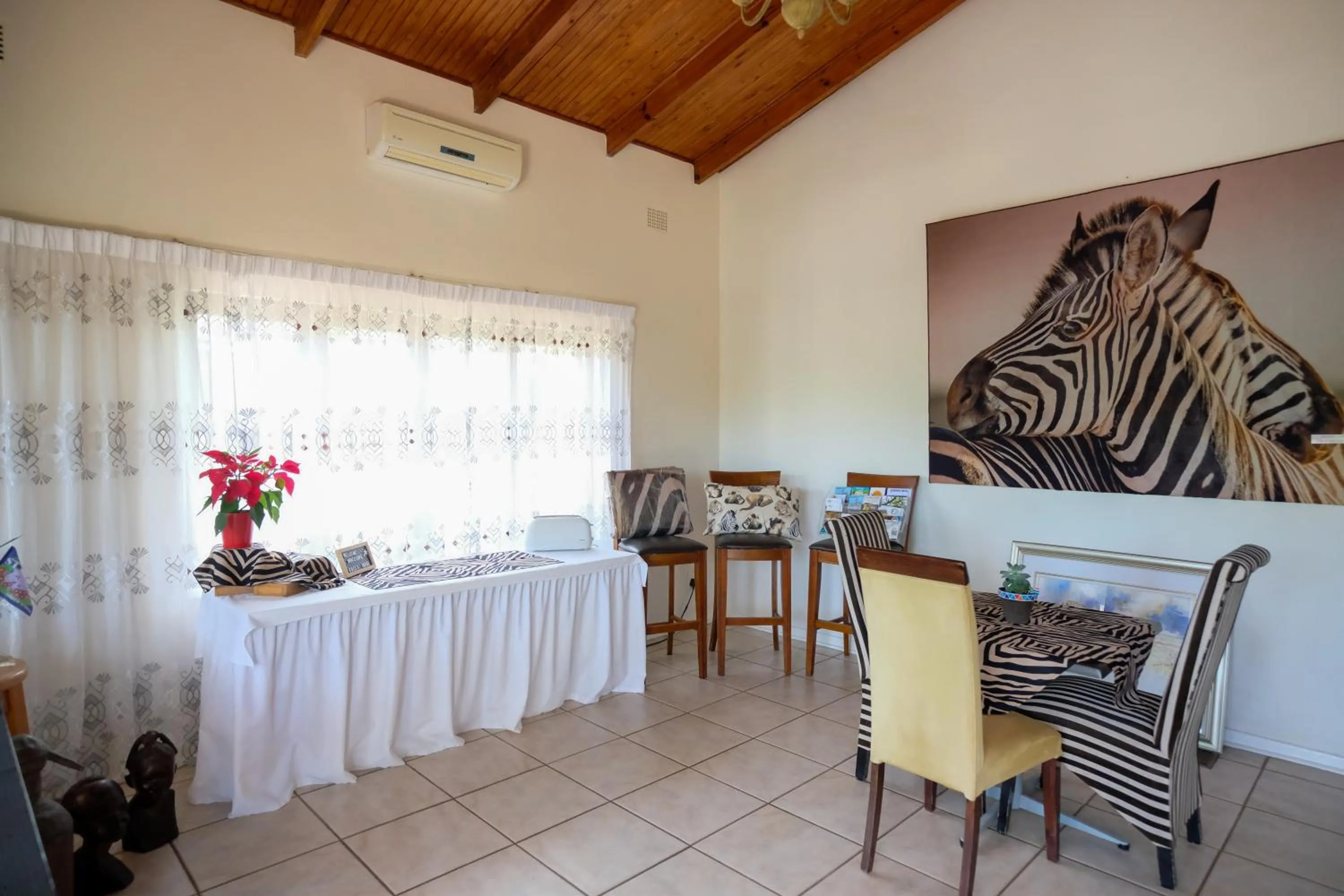 Dining area in Whalesong Guest House