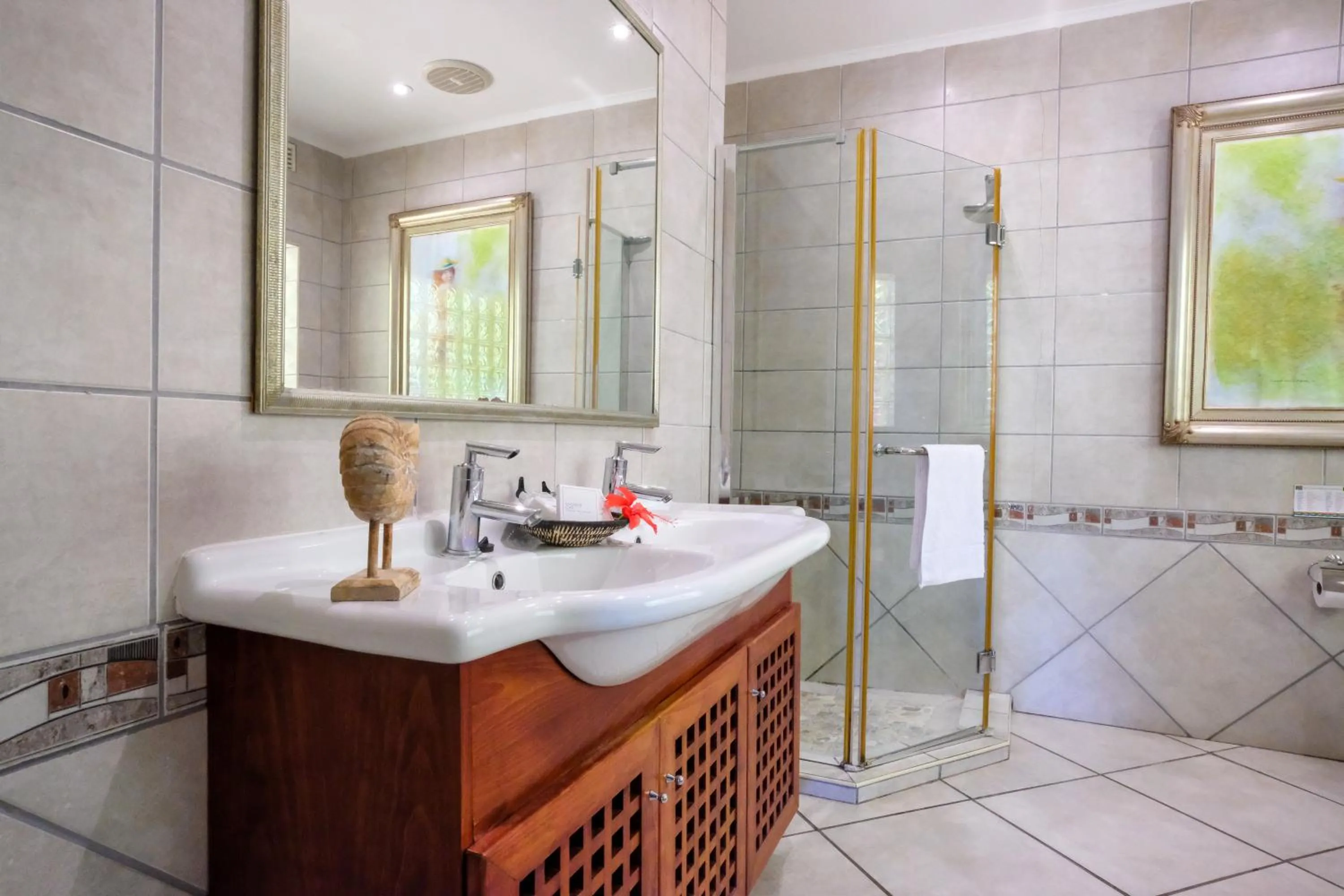 Shower in Whalesong Guest House