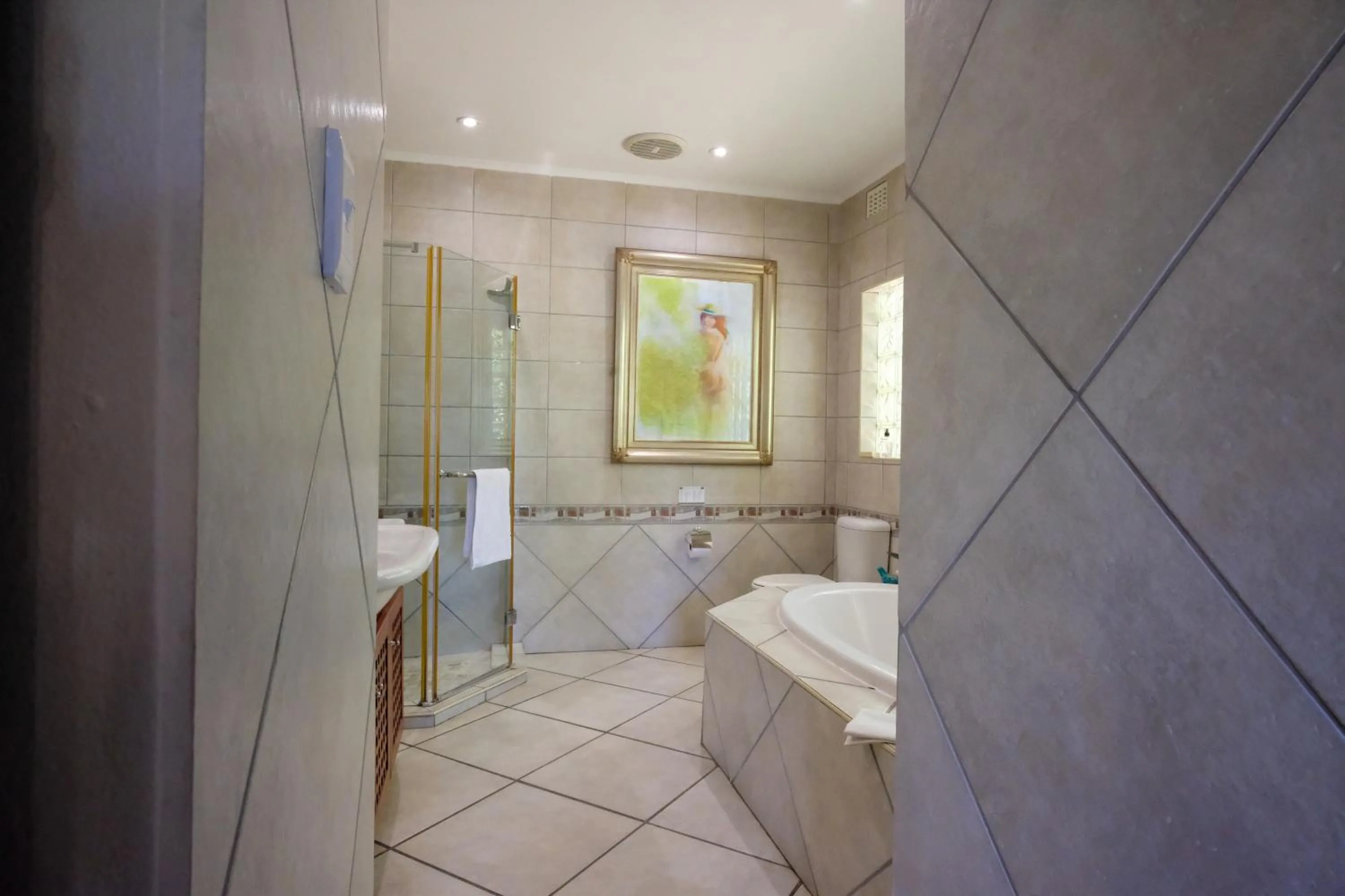 Bathroom in Whalesong Guest House