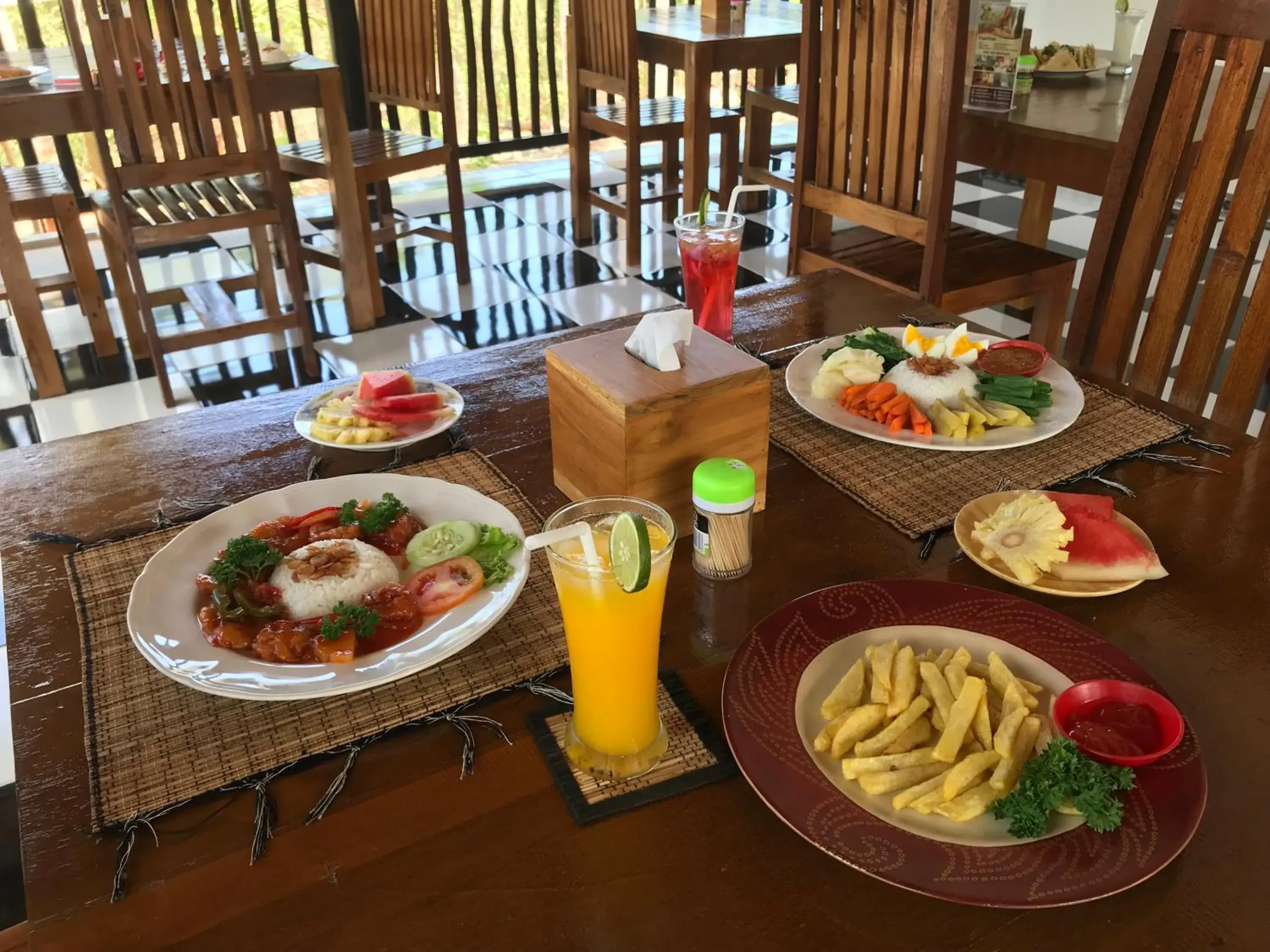 Restaurant/places to eat in Meket Bungalows Restaurant/places to eat in Meket Bungalows