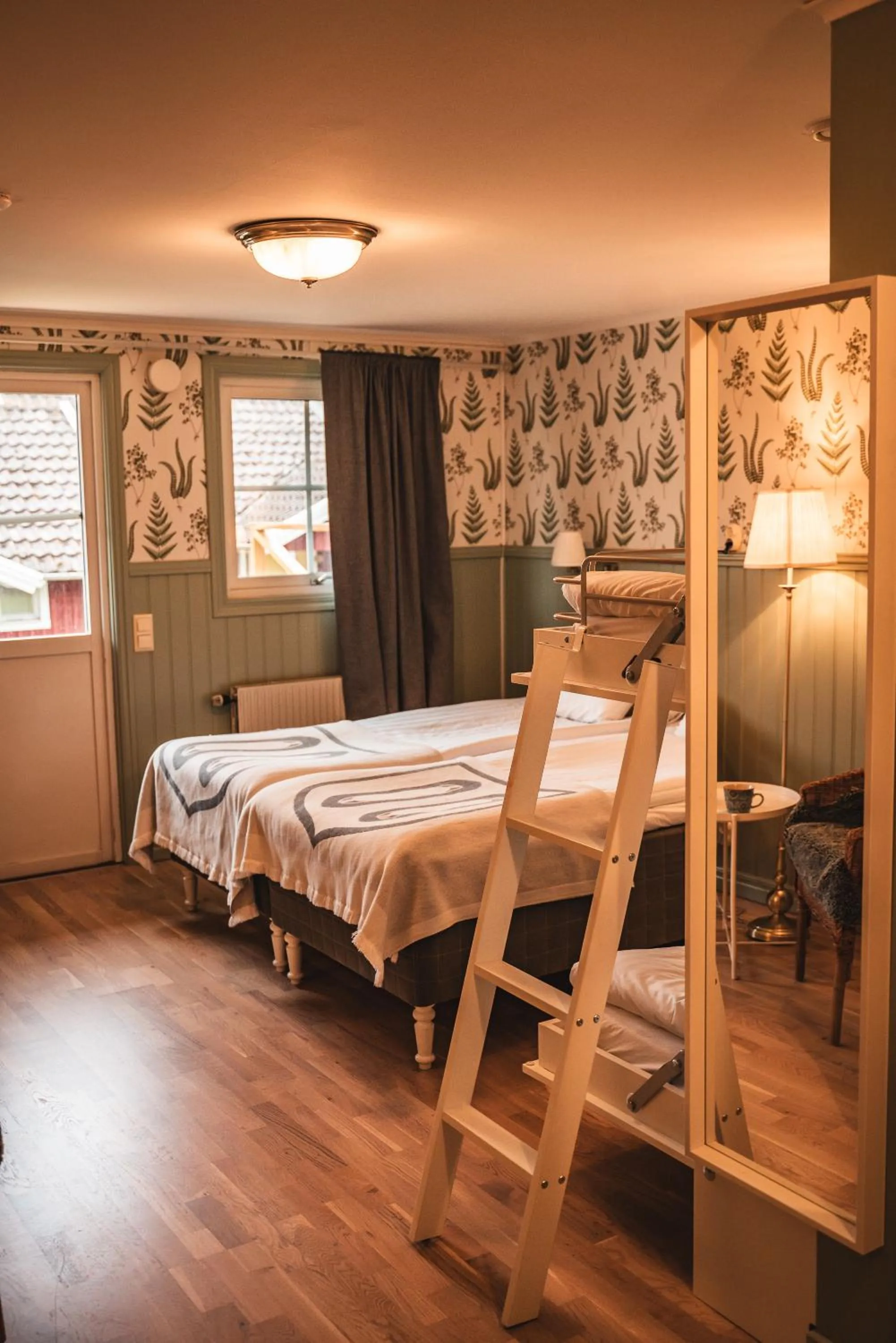 Property building, Bed in Två Skyttlar