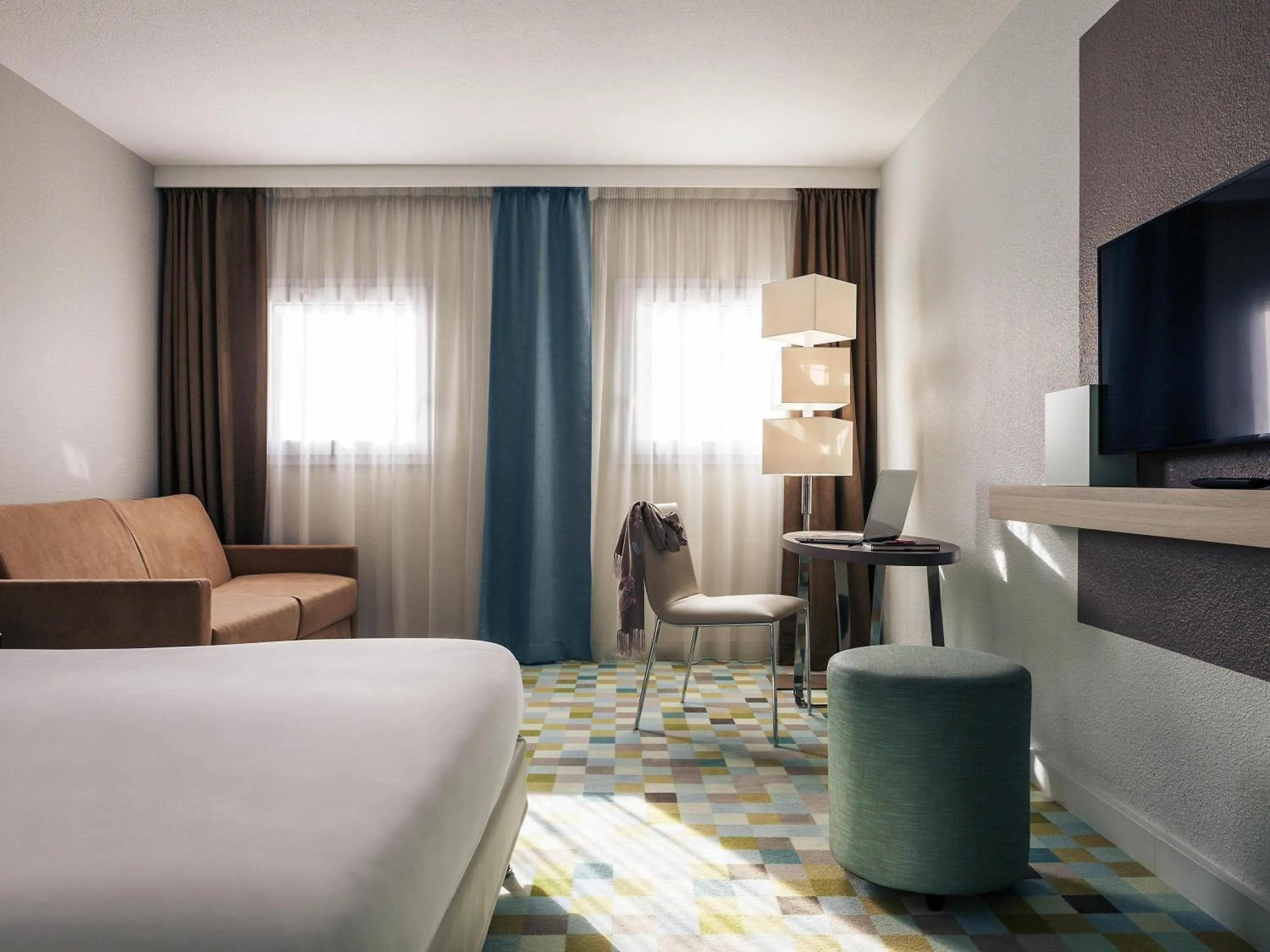 Bedroom, Bed in Hôtel Mercure Marne-la-Vallée Bussy St Georges